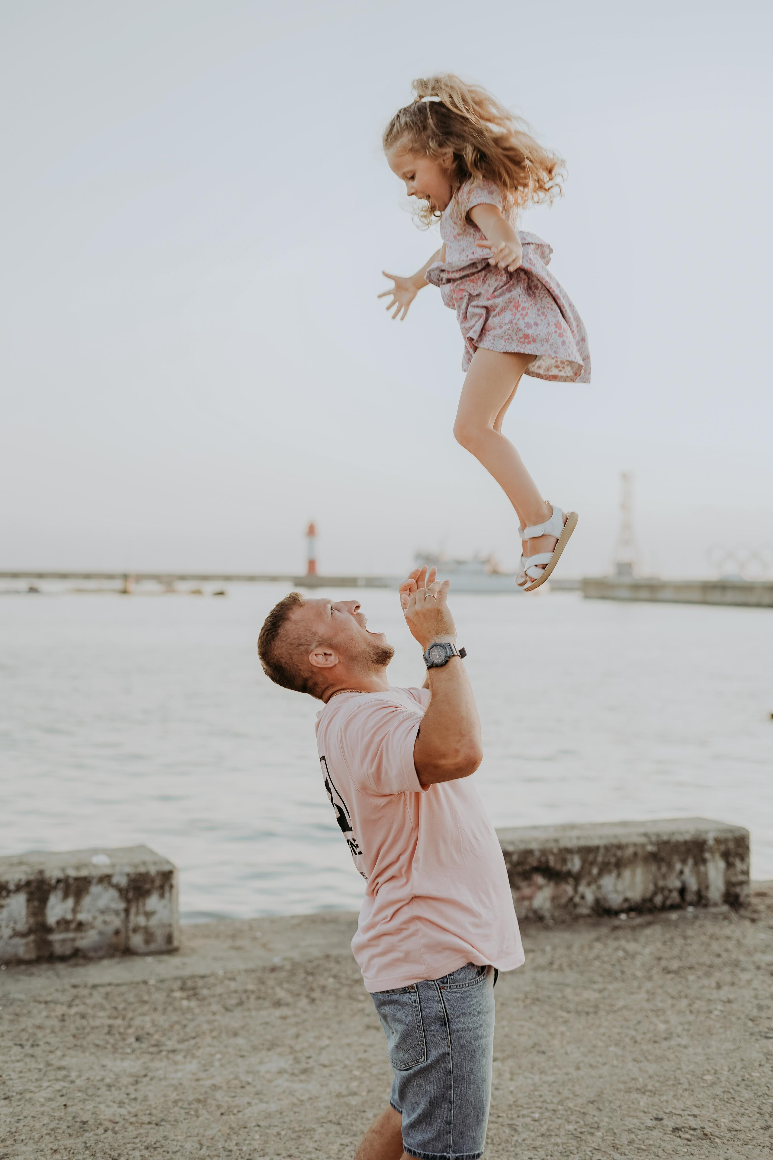 Анна, Денис и Настя в морском порту. Фотограф в Сочи и Абхазии | Фототуры | September Air