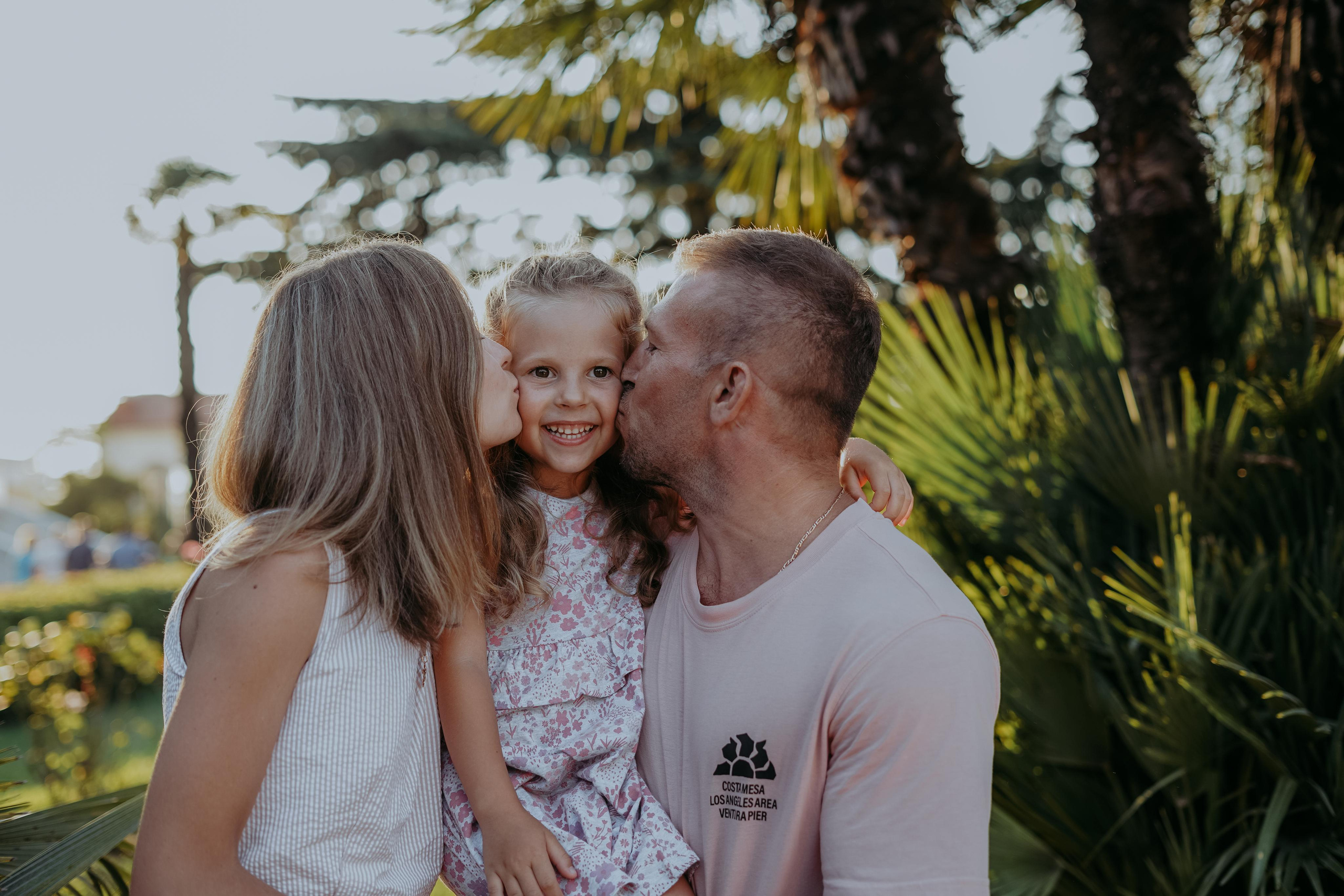 Анна, Денис и Настя в морском порту. Фотограф в Сочи и Абхазии | Фототуры | September Air