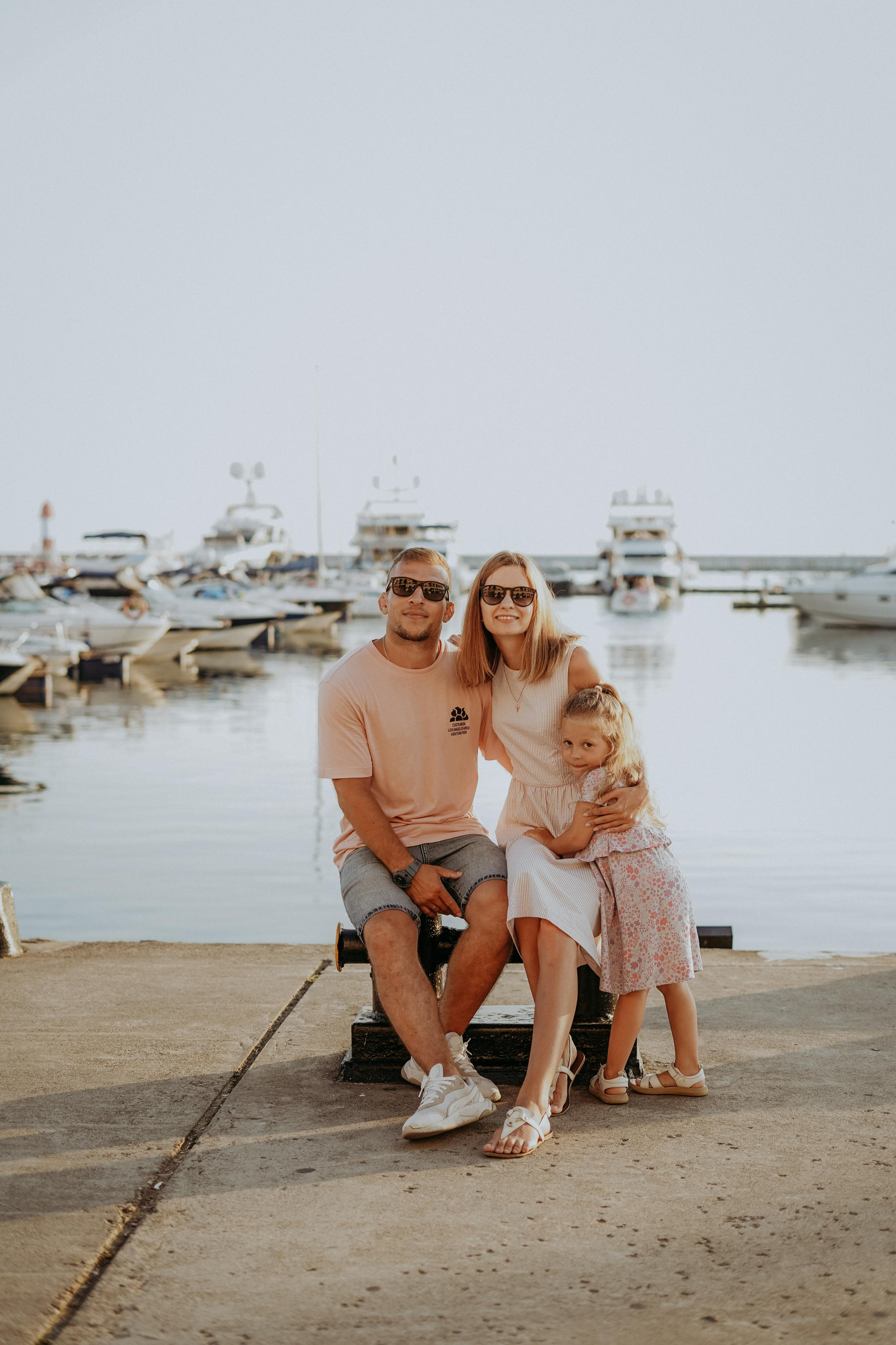 Анна, Денис и Настя в морском порту. Фотограф в Сочи и Абхазии | Фототуры | September Air