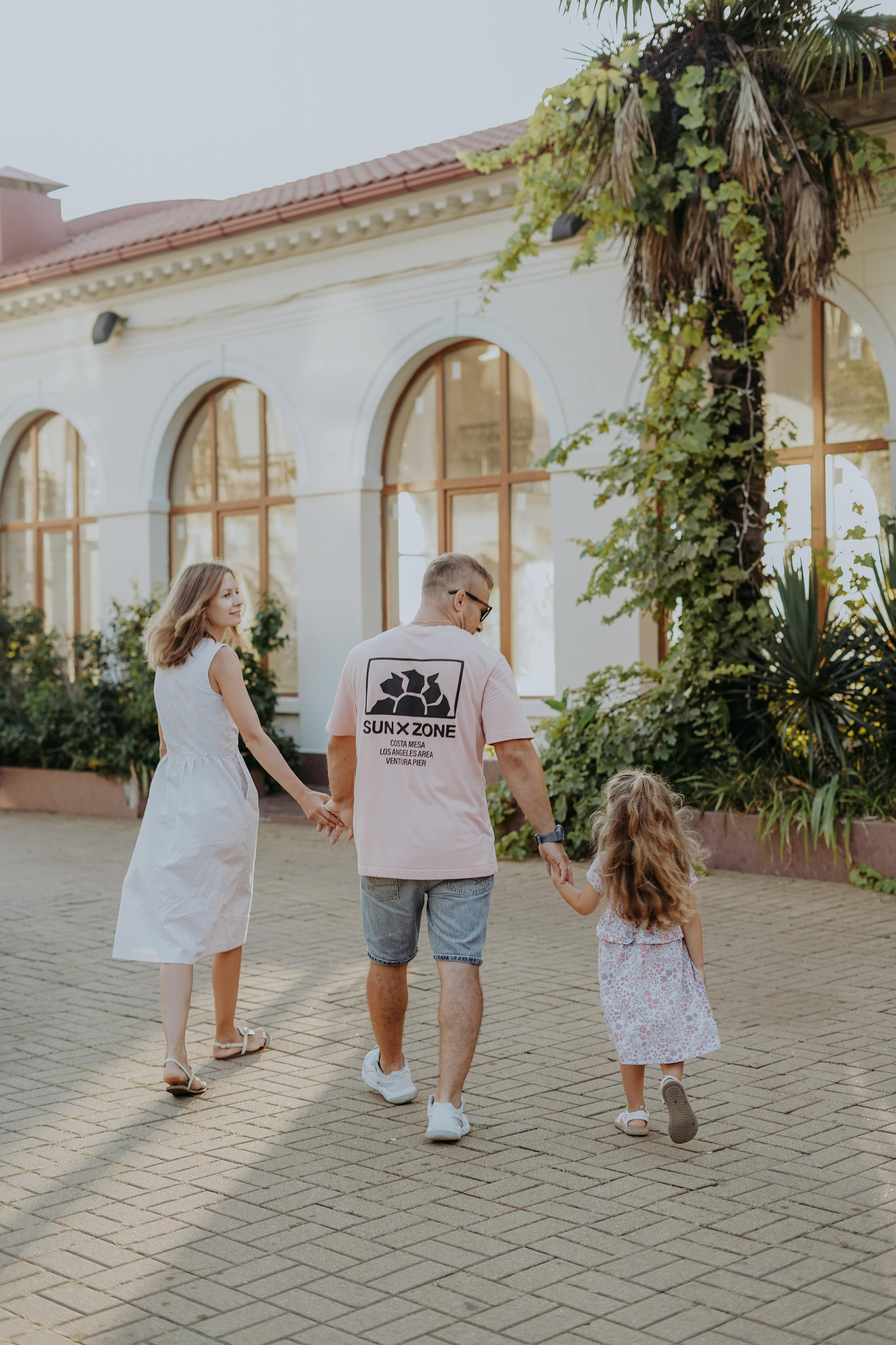 Анна, Денис и Настя в морском порту. Фотограф в Сочи и Абхазии | Фототуры | September Air