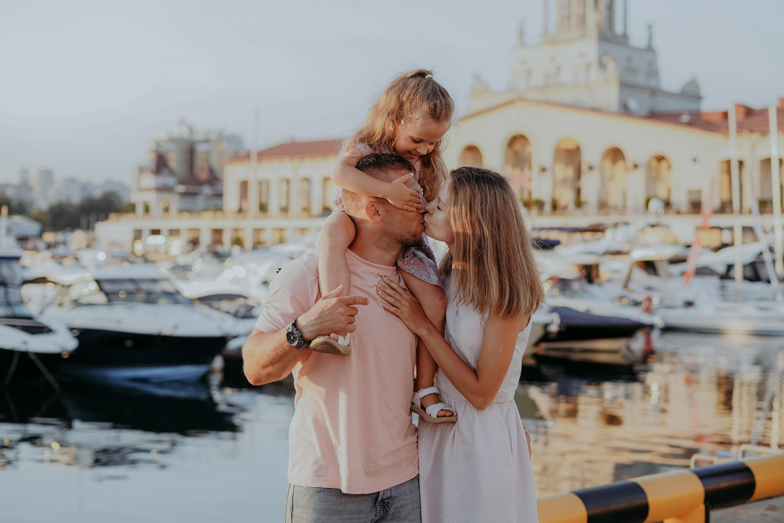 Анна, Денис и Настя в морском порту. Фотограф в Сочи и Абхазии | Фототуры | September Air