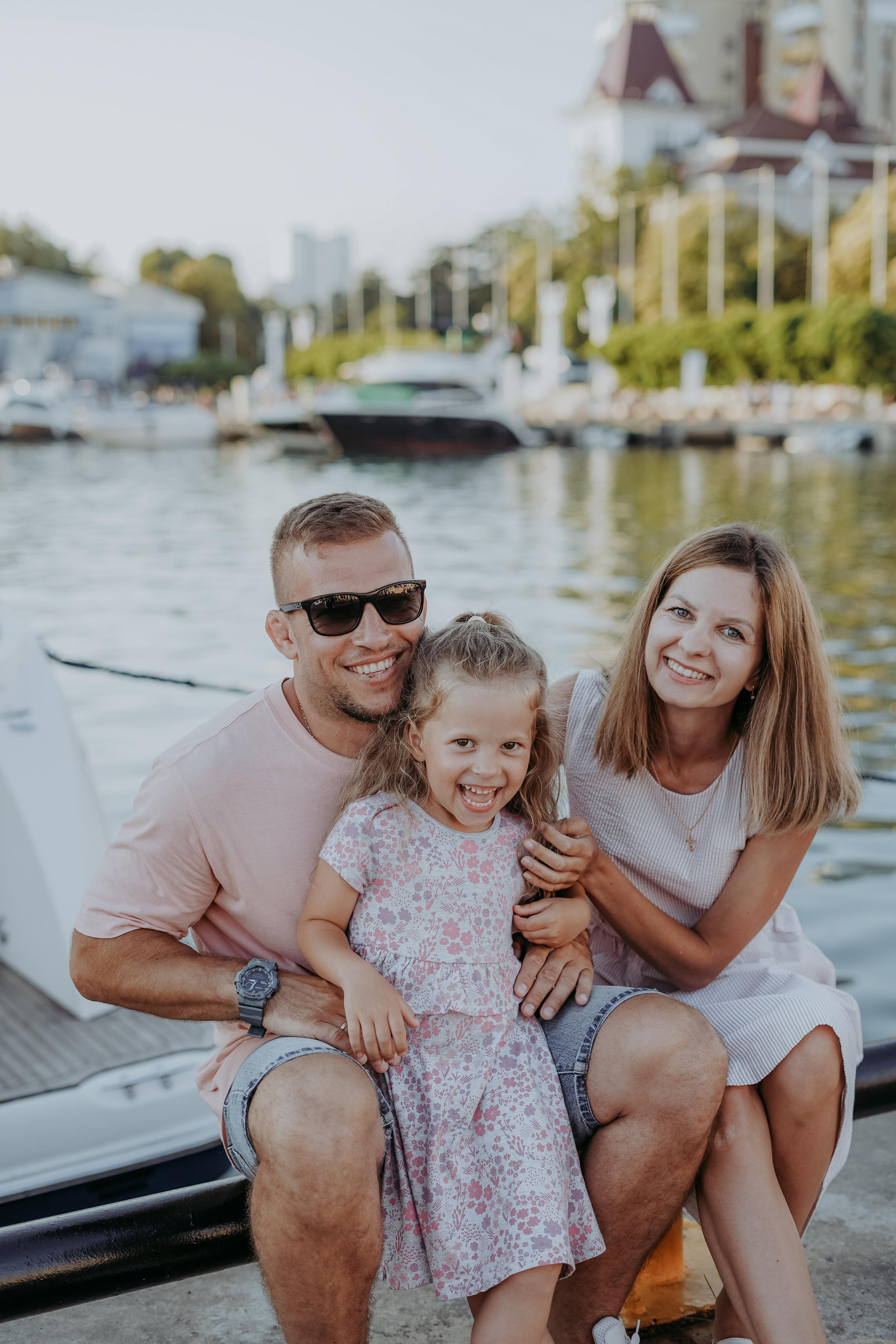 Анна, Денис и Настя в морском порту. Фотограф в Сочи и Абхазии | Фототуры | September Air