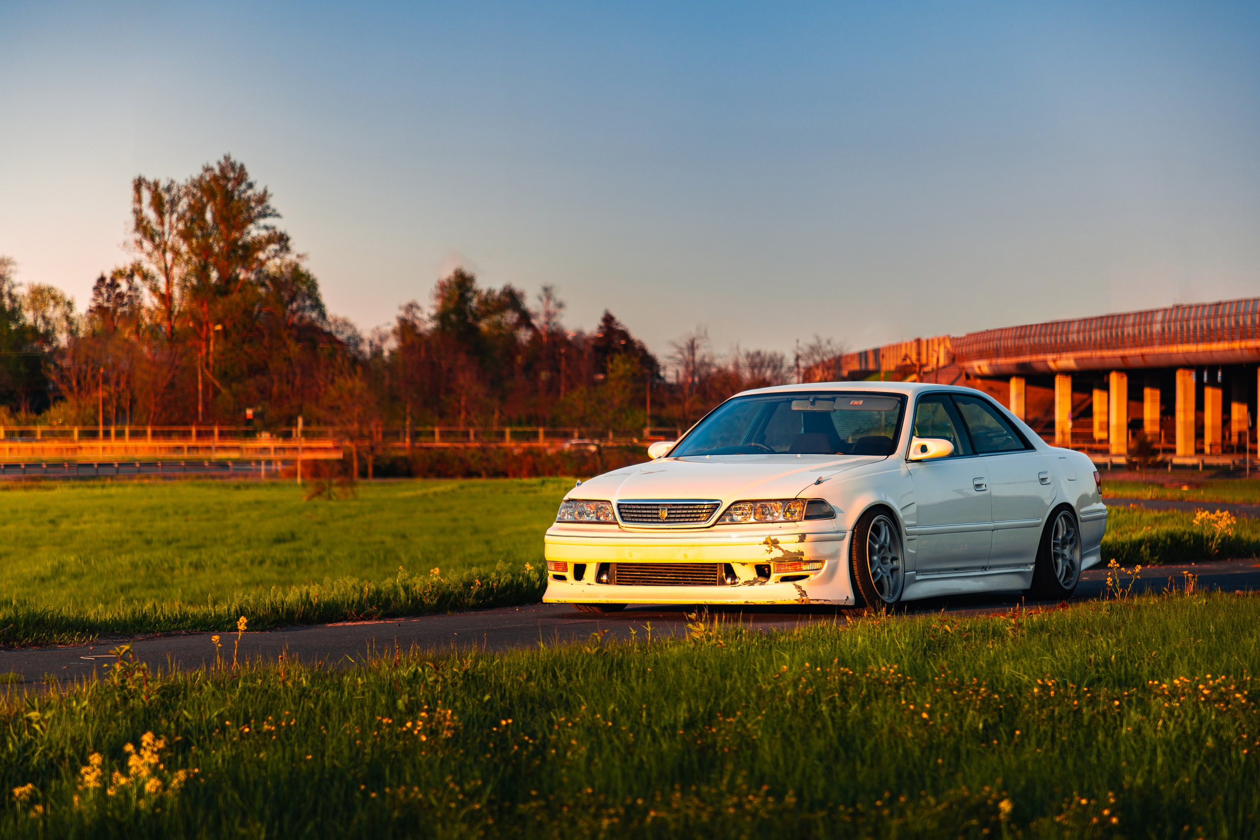 Toyota Mark II JZX100 сбоку