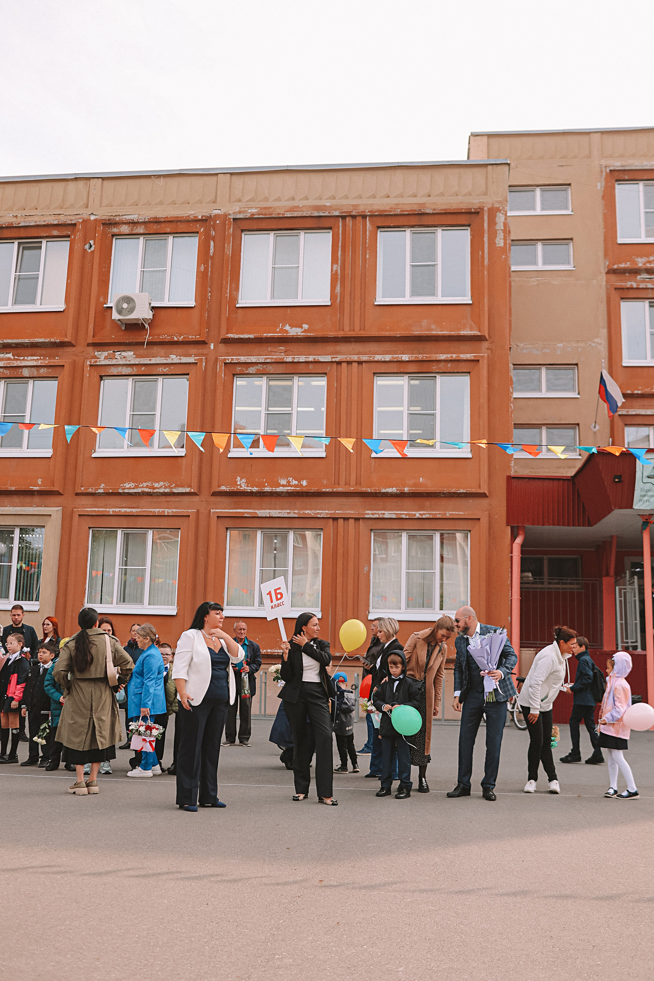 1 сентября линейка+кл час+портреты. Семейный фотограф Тюмень, фотограф на роды Салмина Мария