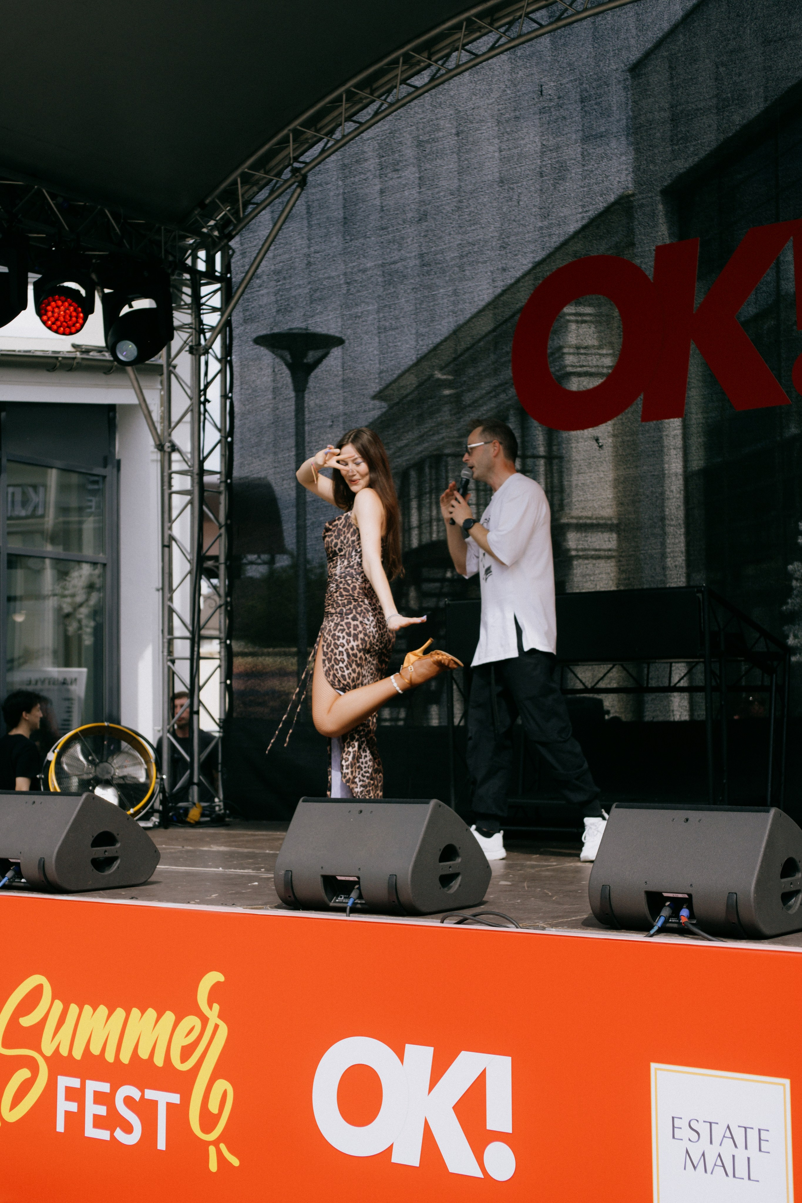 OK Mag SUMMER FEST 2025. Бэкстейдж и репортажный фотограф в Москве Артем Онацко