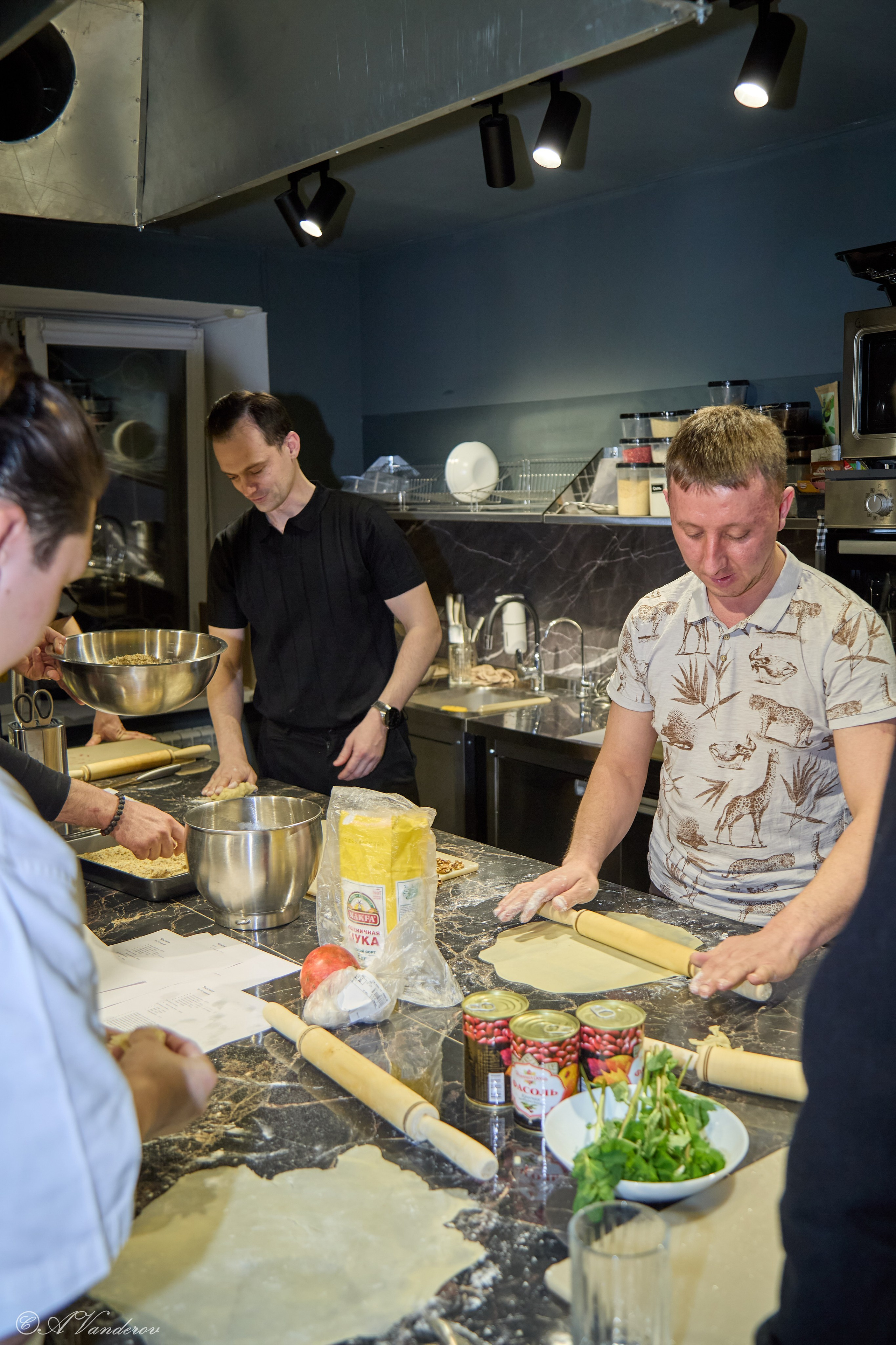 Мужские разговоры на кухне. Фотограф Омск | Александр Вандеров