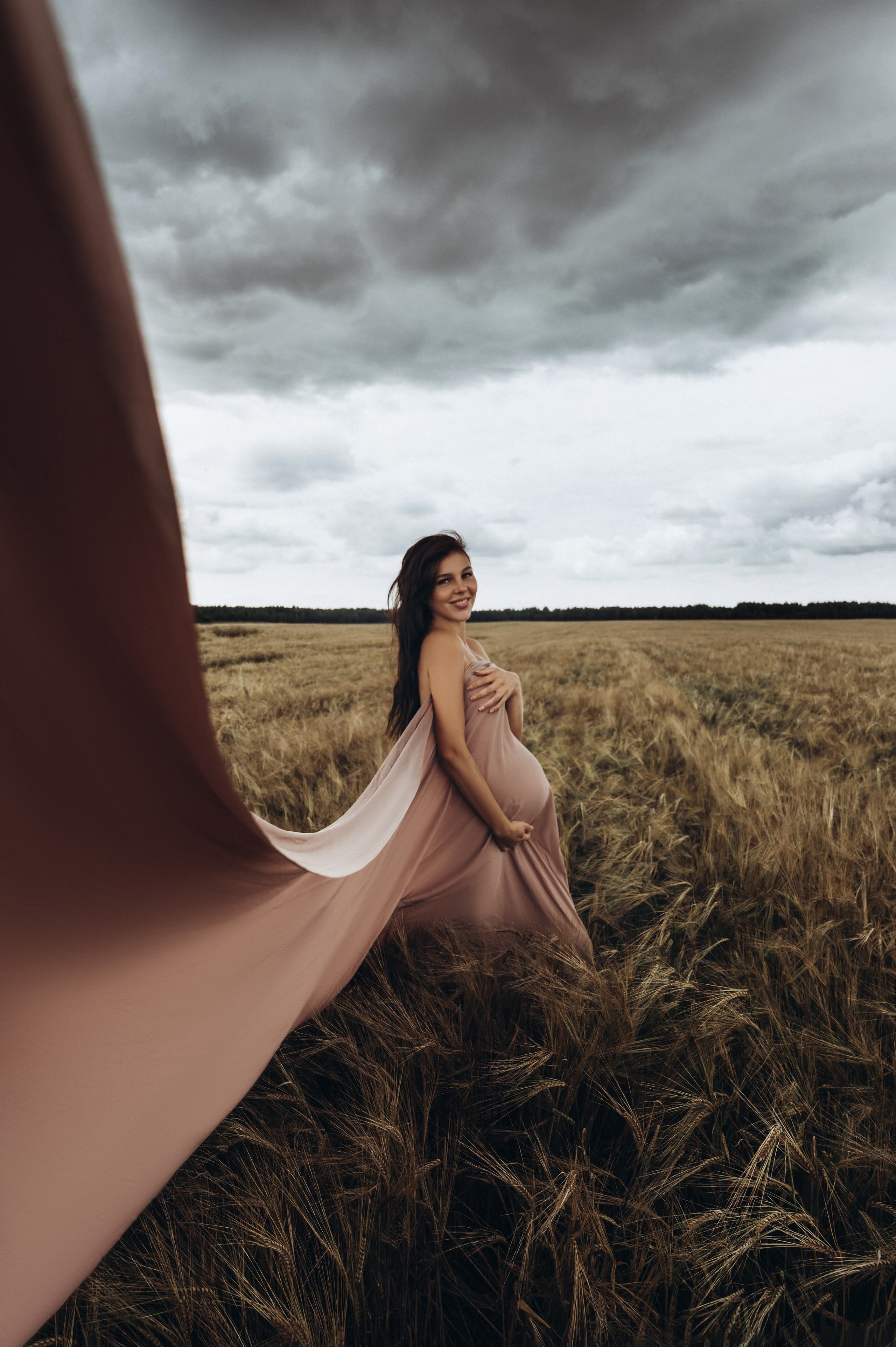 Профессиональный семейный и беременный фотограф в Санкт-Петербурге — Маргарита Иванова. Индивидуальные фотосессии под ключ: от образа до гот. Профессиональный фотограф беременности в СПБ. Стильные фотосессии беременности в стиле минимализм и классическая фотография