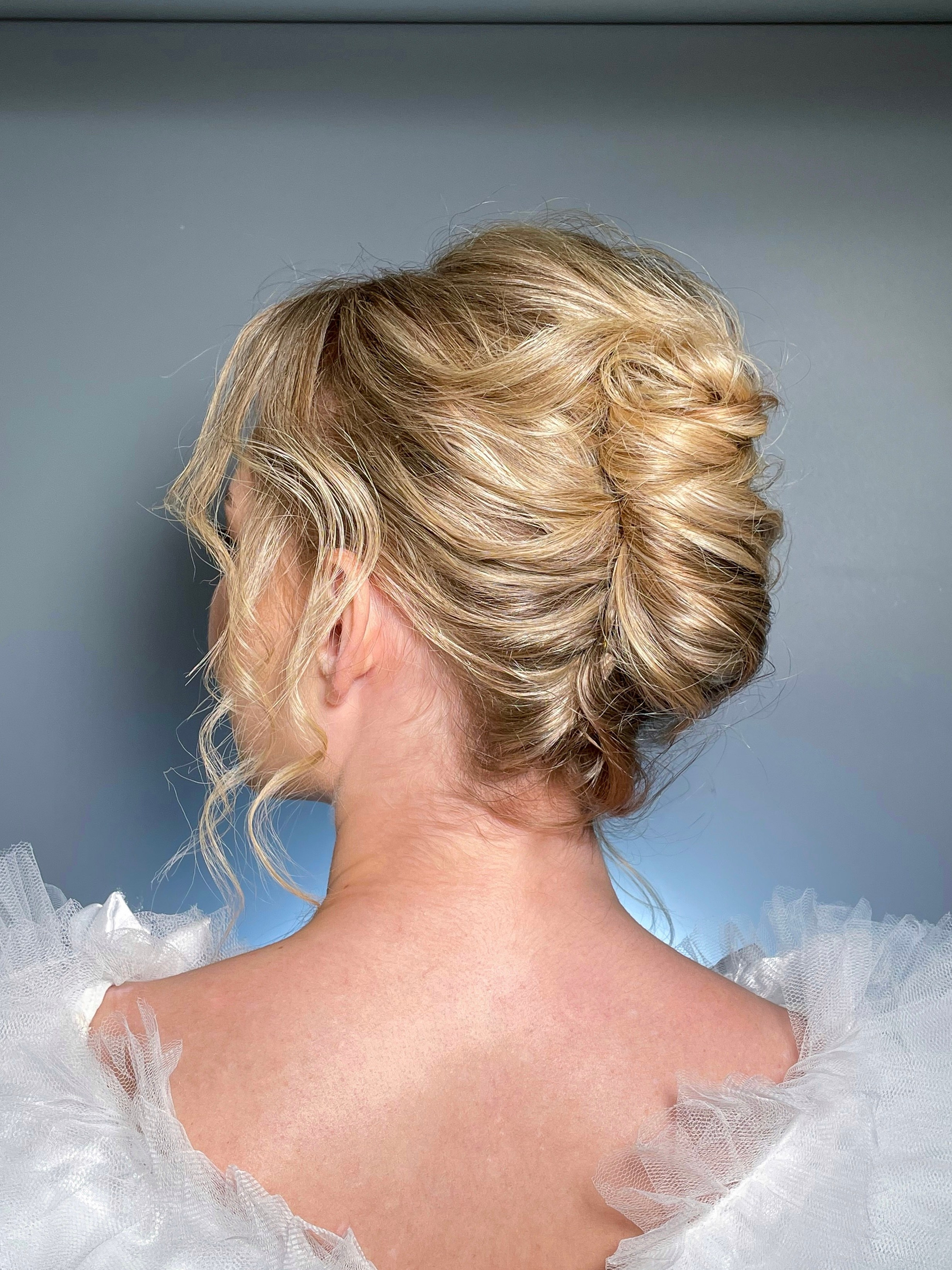 Прически. Свадебный визажист и стилист по прическам в Москве