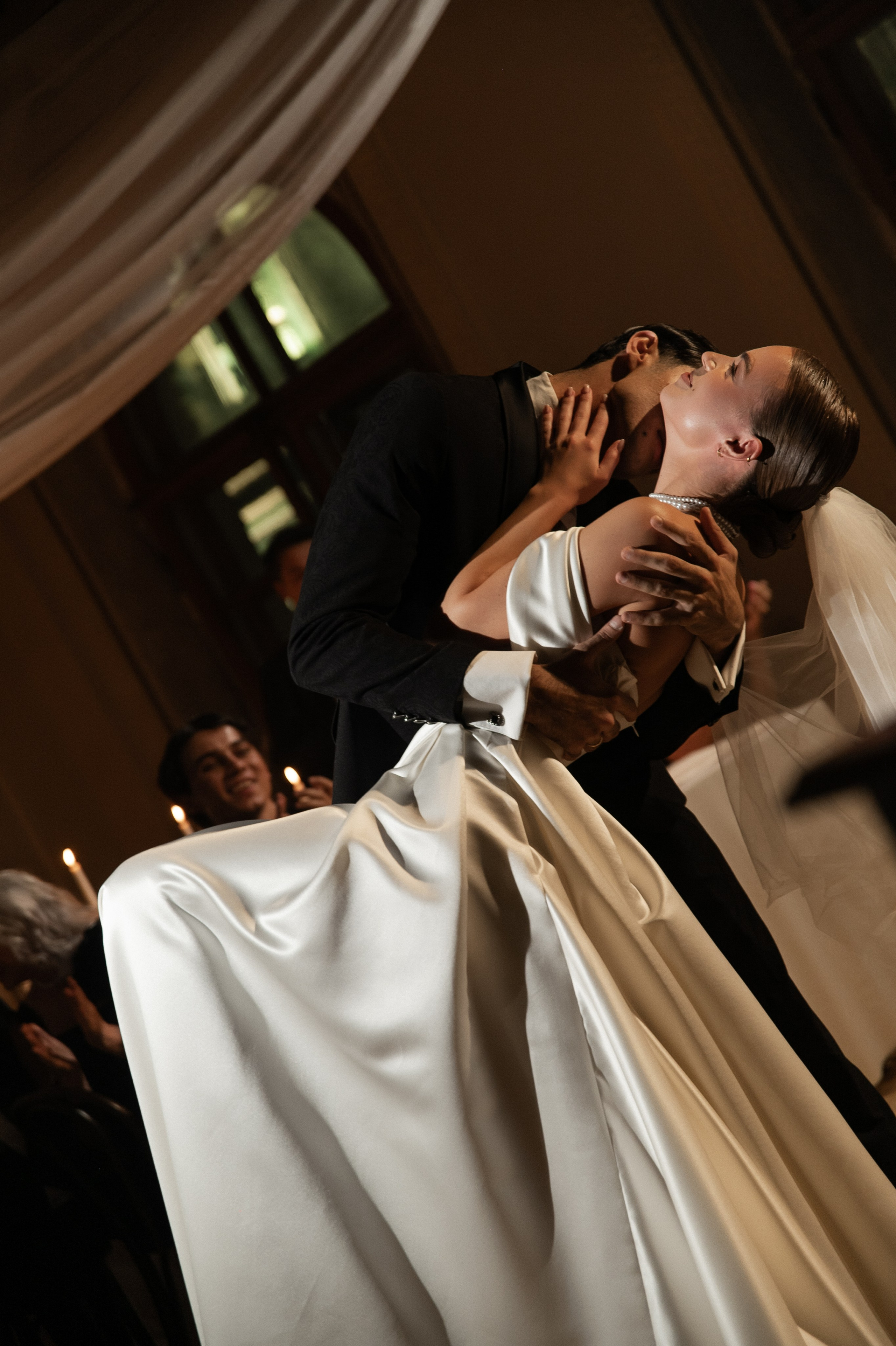 Камерный свадебный ужин при свечах в старинном особняке в фотостудии 21. Kult. Ярослава Ерина — свадебный фотограф в Москве