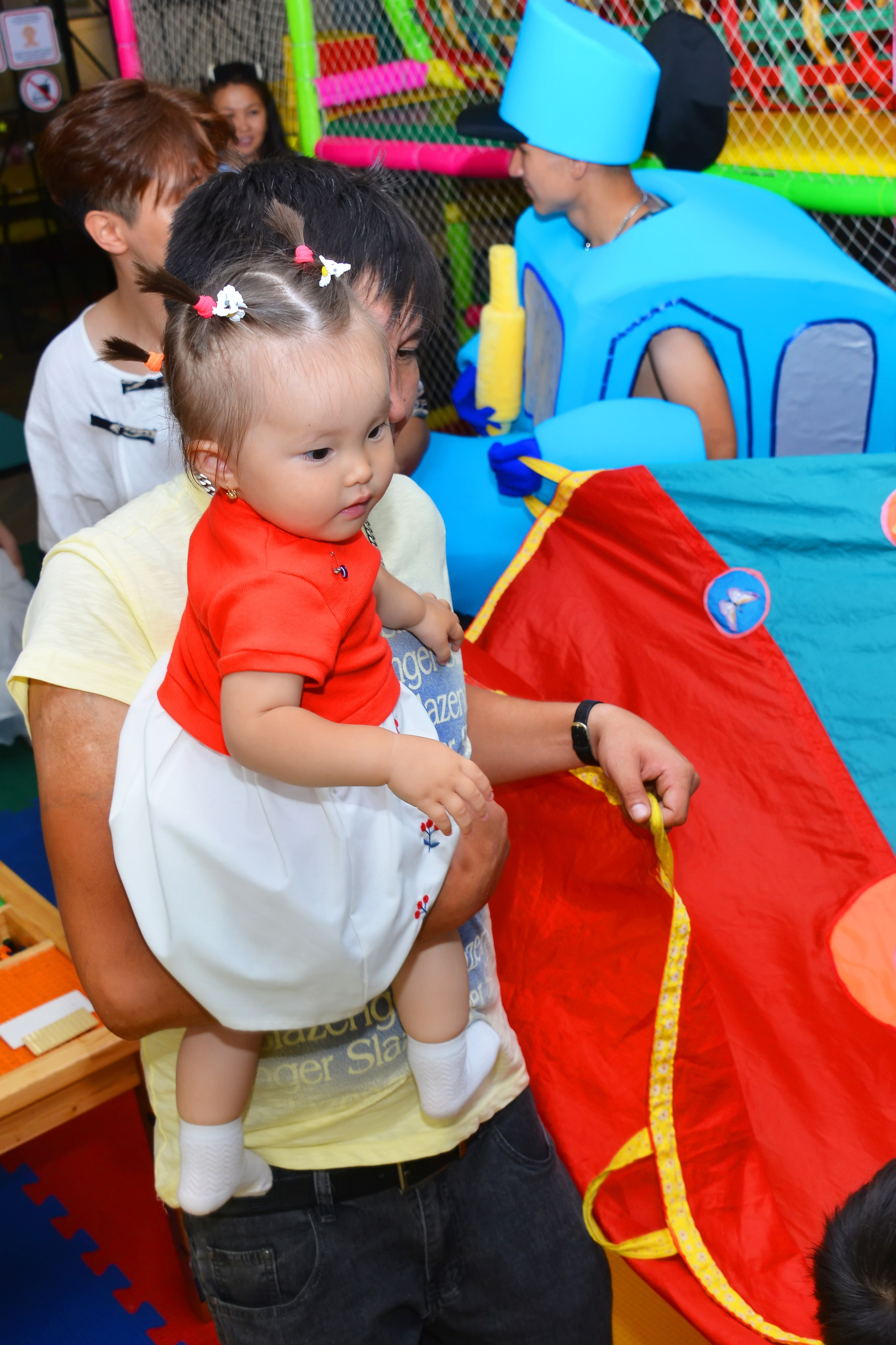 Дети-5 (Адель-1годик). Фотосъёмка. Фотограф Сергей Авдеев-семейный и детский фотограф в Алматы