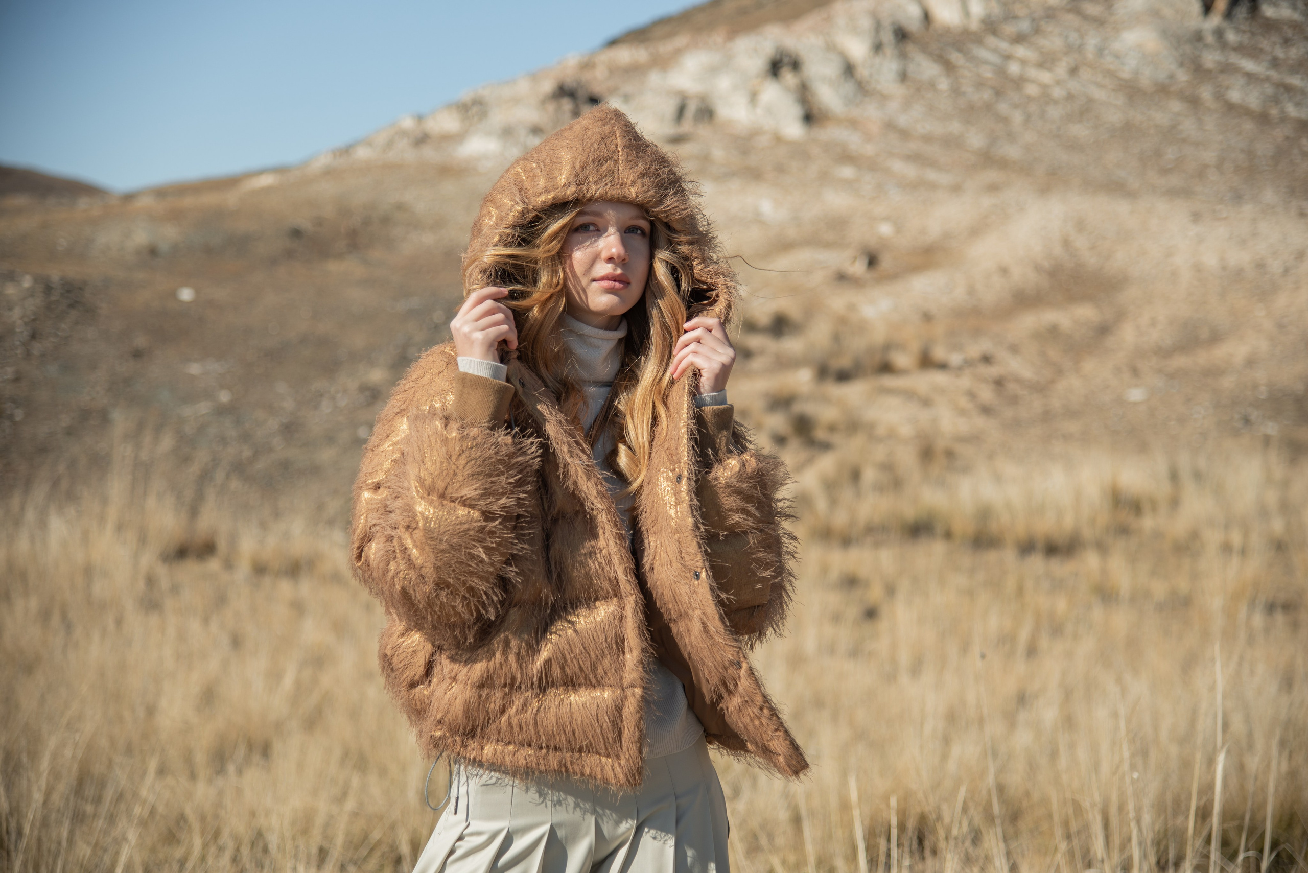 Съёмка одежды на Ольхоне. Занимаюсь профессиональной фотографией и живу рядом с Байкалом. Работаю в разных жанрах