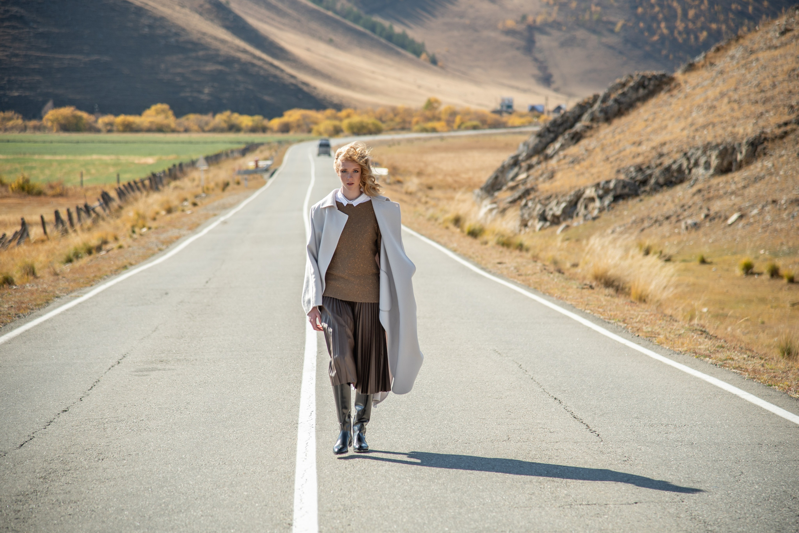 Съёмка одежды на Ольхоне. Занимаюсь профессиональной фотографией и живу рядом с Байкалом. Работаю в разных жанрах