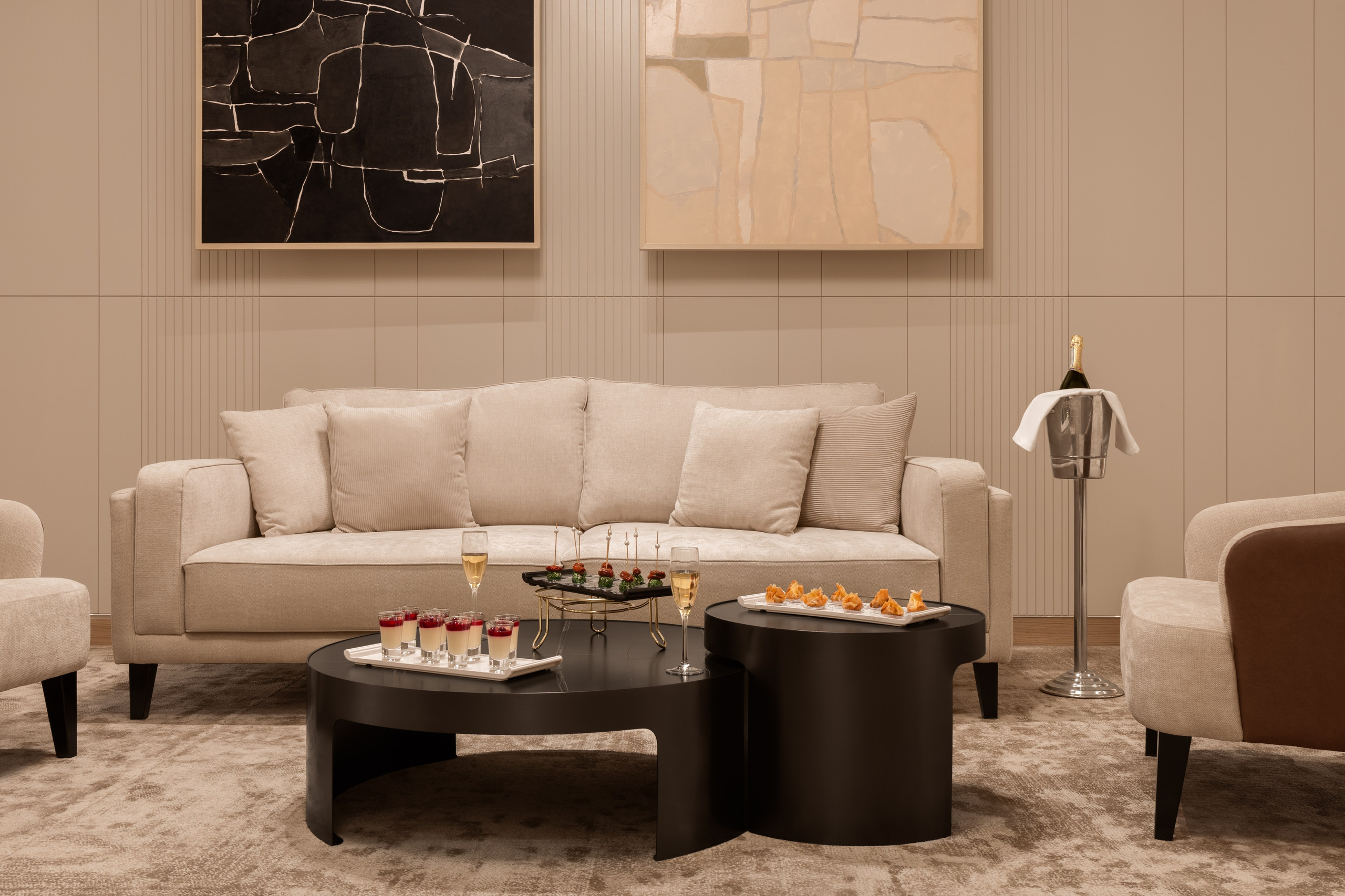 Интерьерная фотосъёмка Holiday Inn Almaty. Роман Якунин — интерьерный фотограф в Алматы