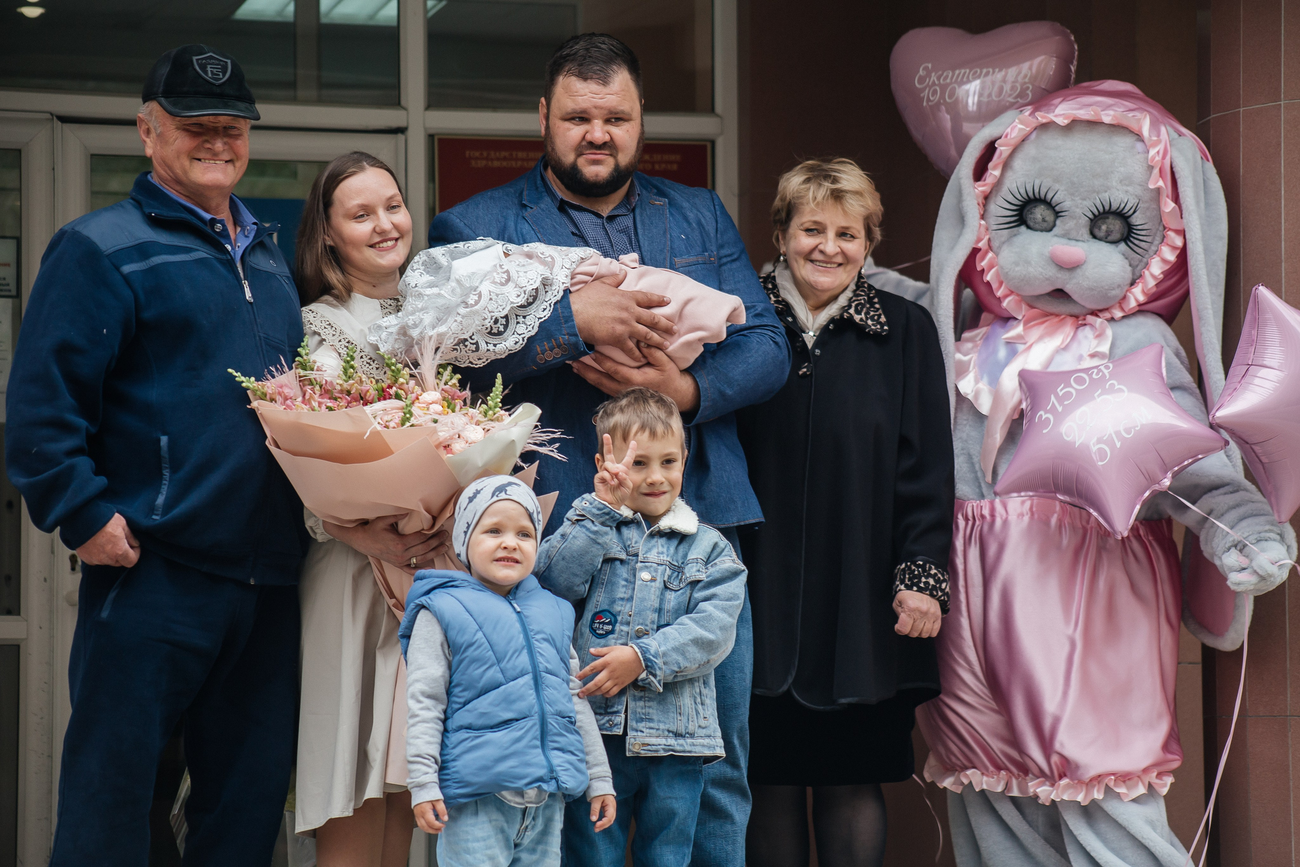 Выписка из роддома №. 4 Ставрополя. Фотограф Ставрополь Пятигорск Елизавета Дарина