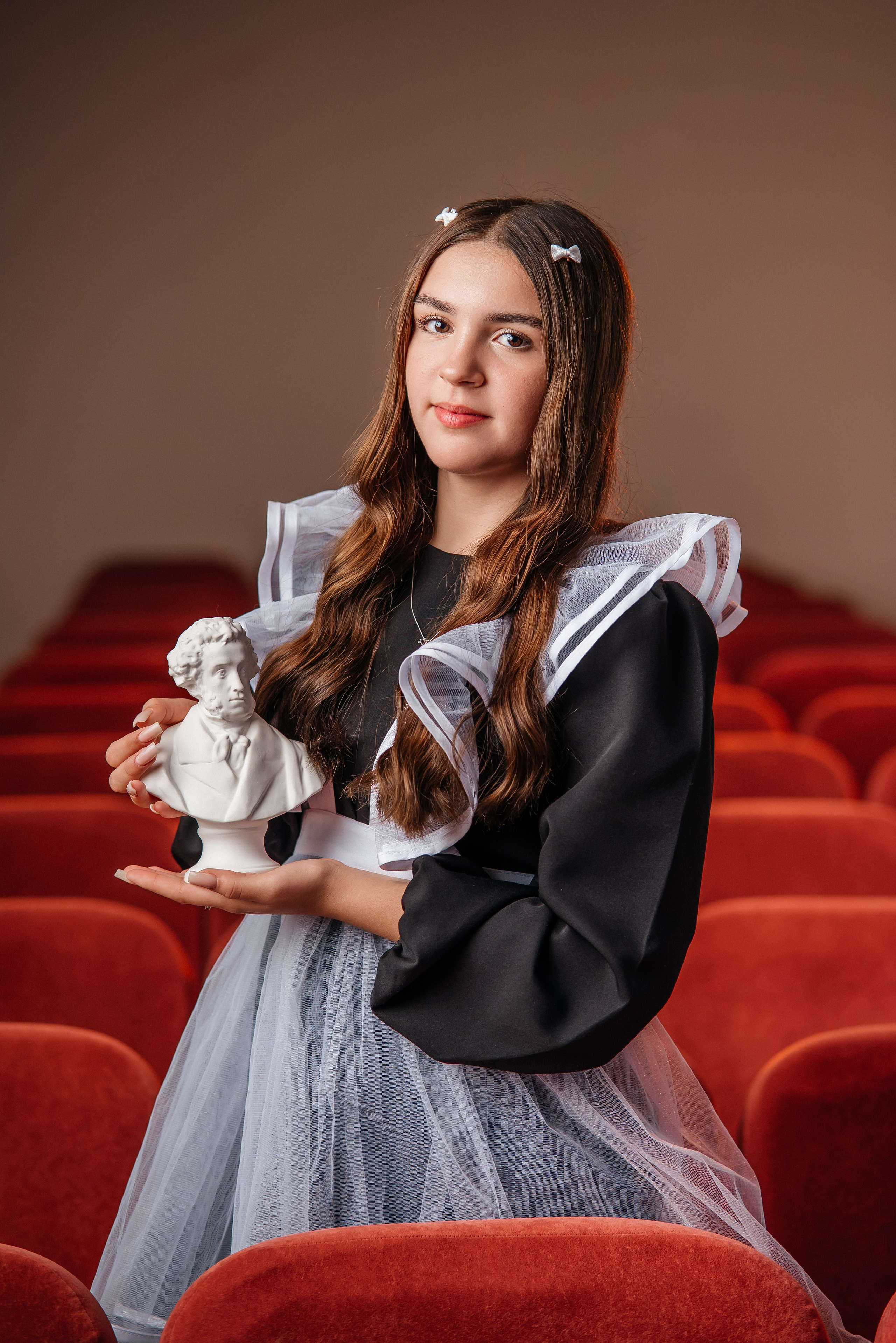 Классическая классика. Школьный фотограф в Валуйках. Фотосессии для выпускников и изготовление выпускных альбомов в городе Валуйки и в Белгородской области