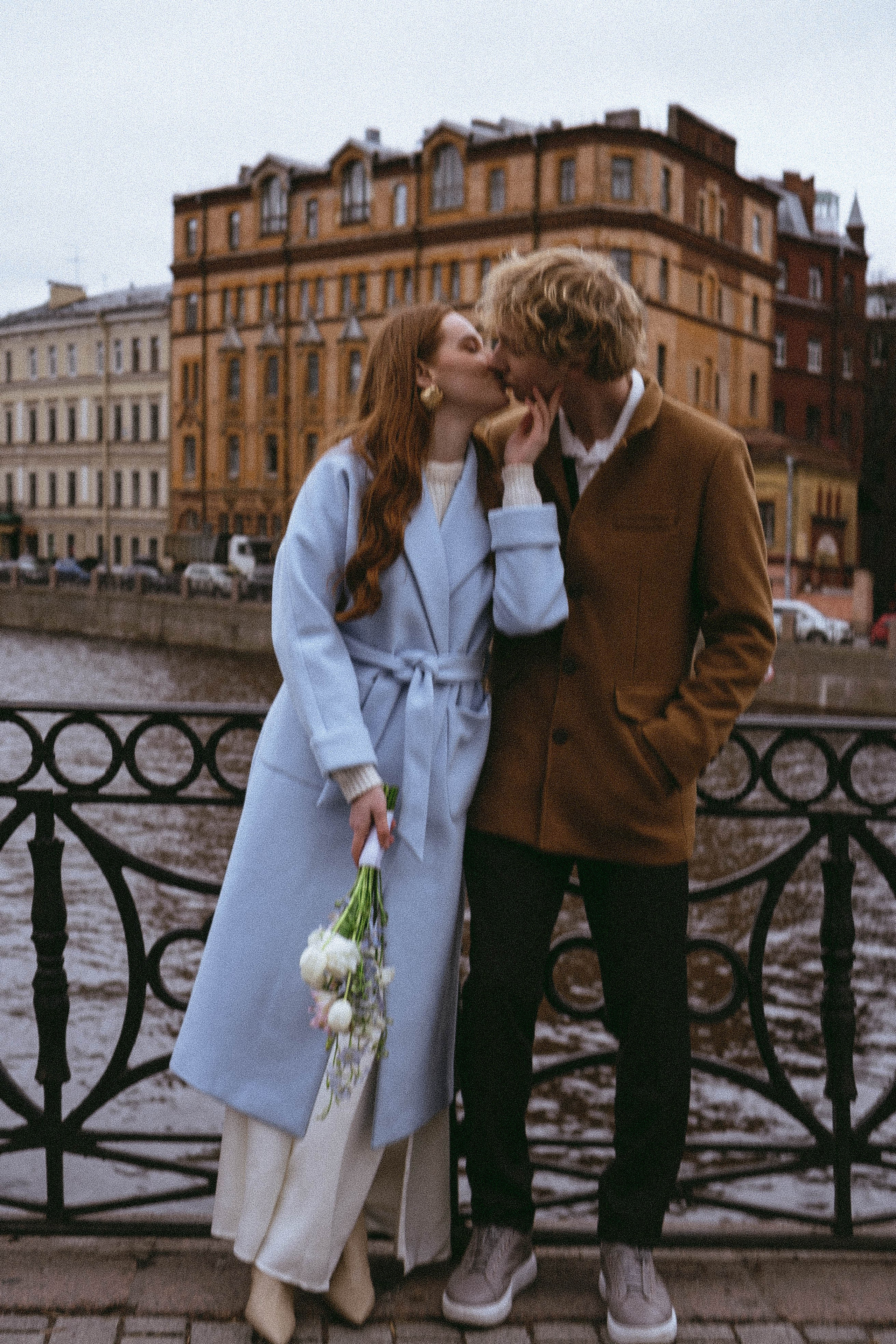 СВАДЕБНАЯ СЬЕМКА В ОТЕЛЕ. СБОРЫ ЖЕНИХА И НЕВЕСТЫ И ТАКЖЕ ТОР И ПОДГОТОВКА К ПРОГУЛКЕ И ПРОГУЛКА ПО ПЕТРОГРАДКЕ. Профессиональный фотограф, Санкт-Петербург — Виктория Богомолова