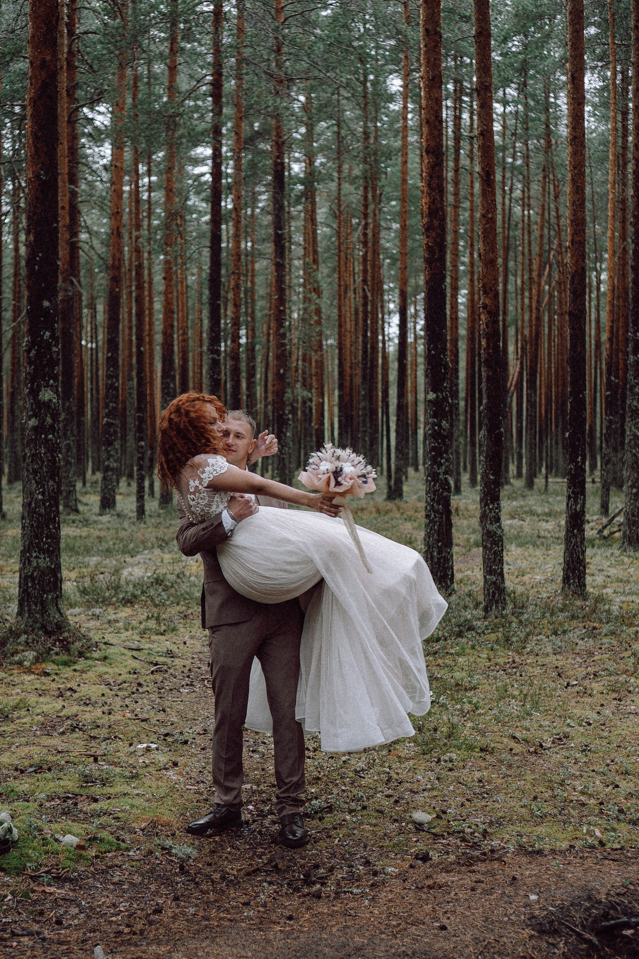 СВАДЕБНАЯ ФОТОСЕССИИЯ ПАРЫ В ГОРОДЕ ПРИОЗЕРСК В СОСНОВОМ ЛЕСУ И С ПИКАПОМ. Профессиональный фотограф, Санкт-Петербург — Виктория Богомолова
