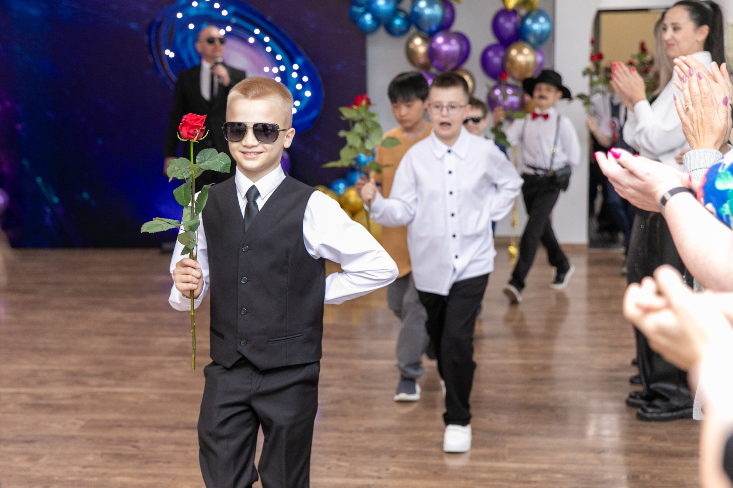 Выпускной 4 класс Гимназия 3 2025. Школьный и детский фотограф в Южно-Сахалинске Анастасия Лескова