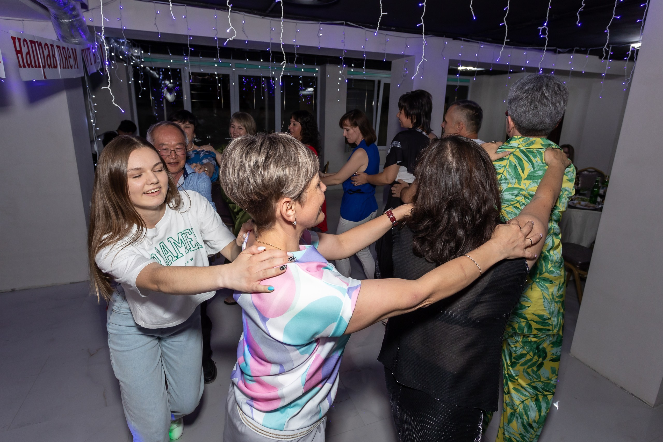 Вручение аттестата и выпускной вечер. Выпускные альбомы Майкоп, Краснодар Елена Золотарева