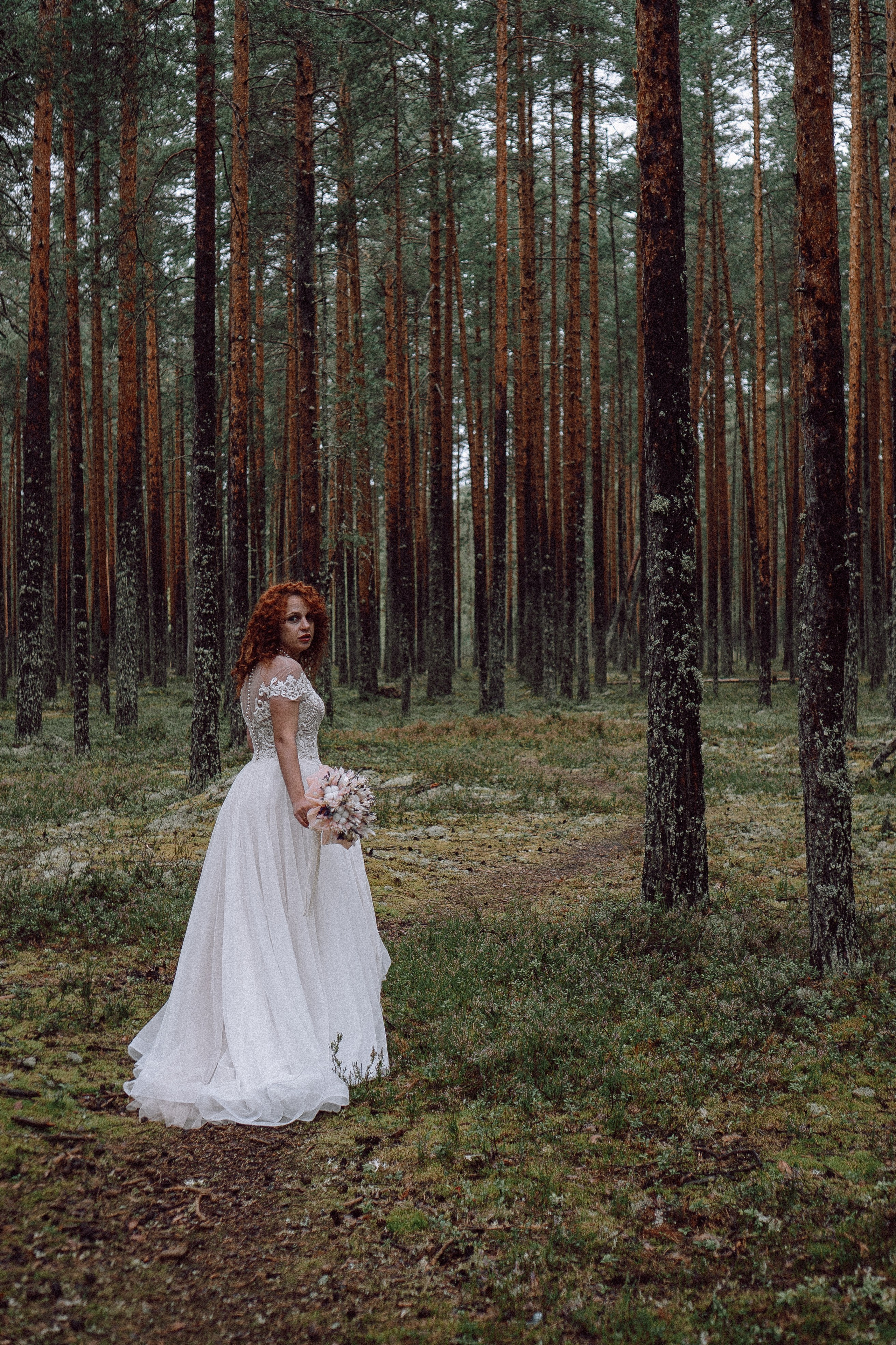 СВАДЕБНАЯ ФОТОСЕССИИЯ ПАРЫ В ГОРОДЕ ПРИОЗЕРСК В СОСНОВОМ ЛЕСУ И С ПИКАПОМ. Профессиональный фотограф, Санкт-Петербург — Виктория Богомолова