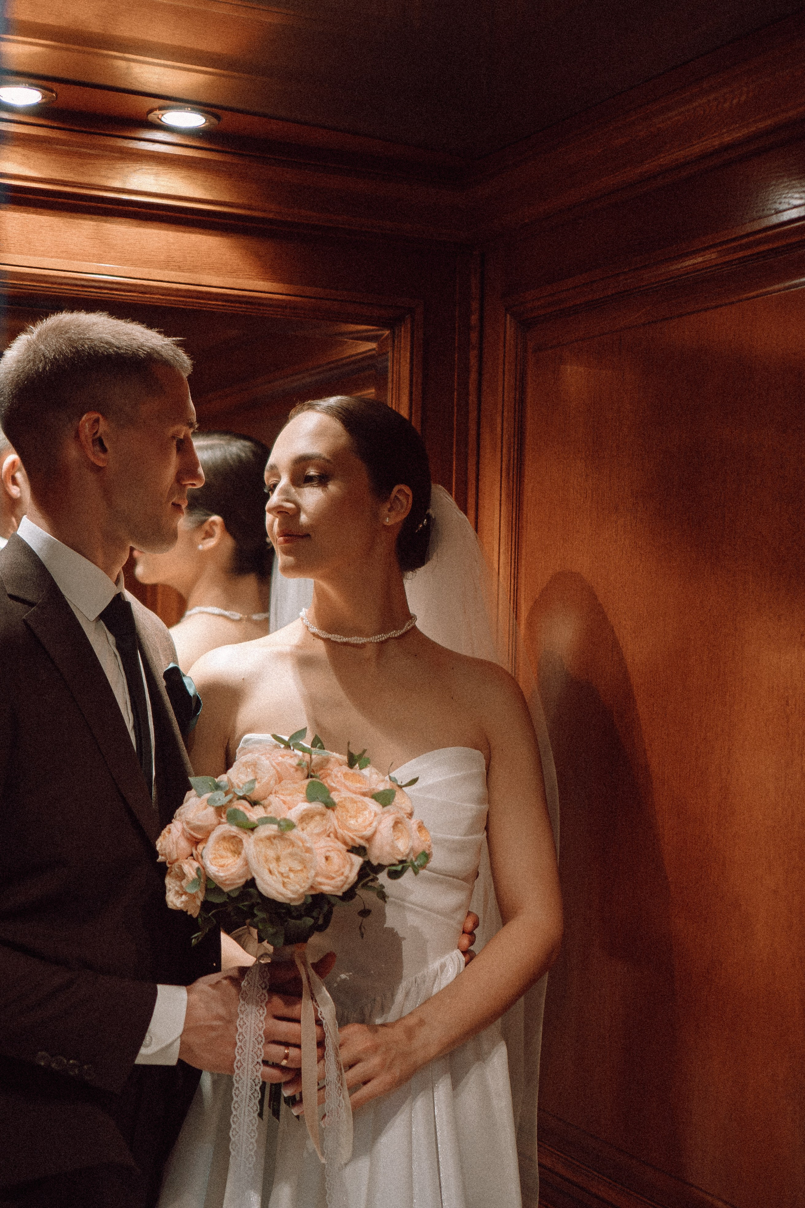 СВАДЕБНАЯ ПРОГУЛКА В САНТК-ПЕТЕРБУРГЕ (ИСАКИЕВСКИЙ СОБОР, ЗИМНЯЯ КАНАВКА, ЭРМИТАЖ И БОЛЬШАЯ МОРСКАЯ УЛИЦА). Профессиональный фотограф, Санкт-Петербург — Виктория Богомолова