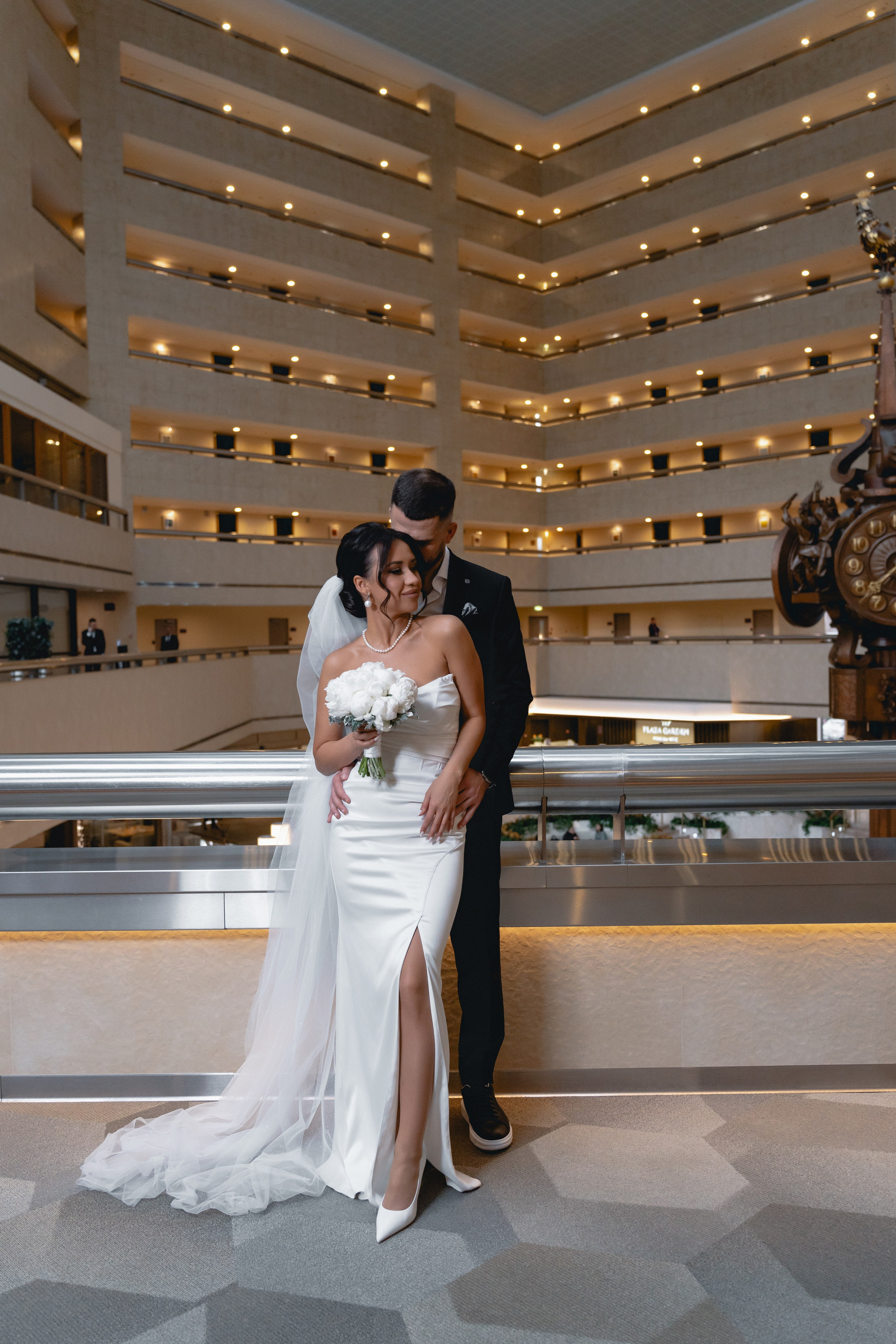 Свадебная фотосессия в отеле Plaza Garden Moscow WTC