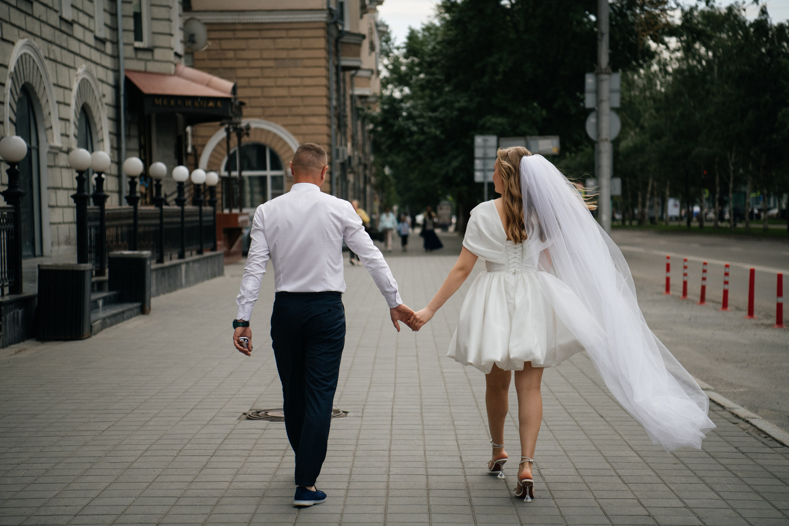 alt="Свадебный фотограф в Барнауле"