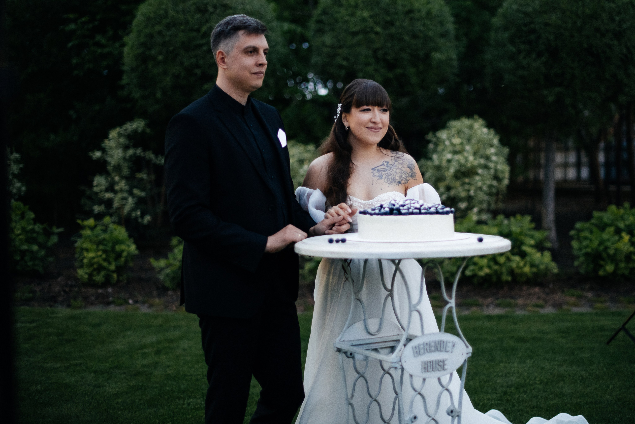 alt="Свадебная фотосессия в Барнауле. Свадебный фотограф Анна Глухова"