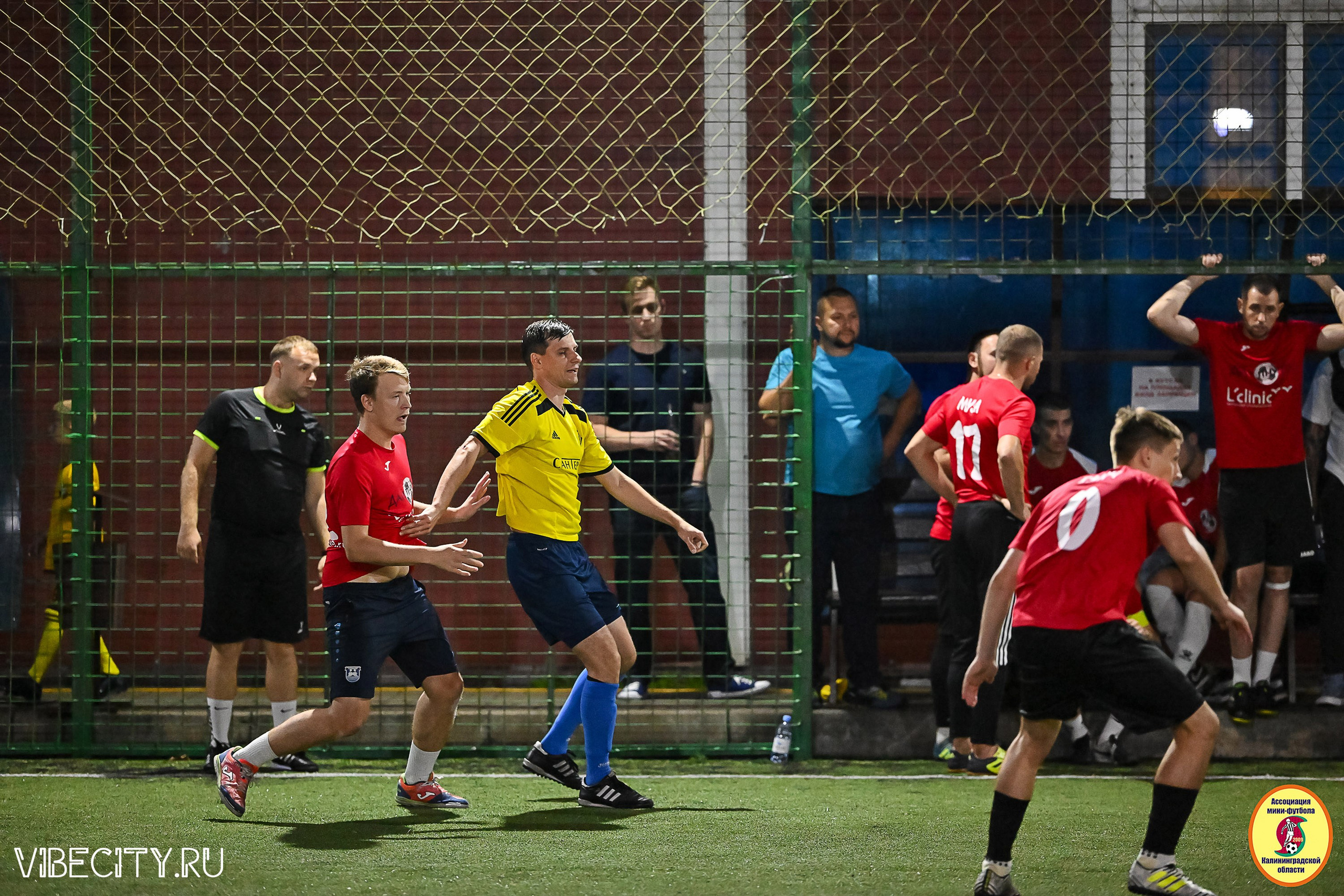 ФИНАЛЬНЫЕ ИГРЫ КУБКА МИНИ-ФУТБОЛЬНОЙ ЛИГИ И КУБКА КОРПОРАТИВНОЙ МФЛ 2025. VIBECITY.RU Вайб Сити Ру Фоторепортажи Фотоотчеты Калининград