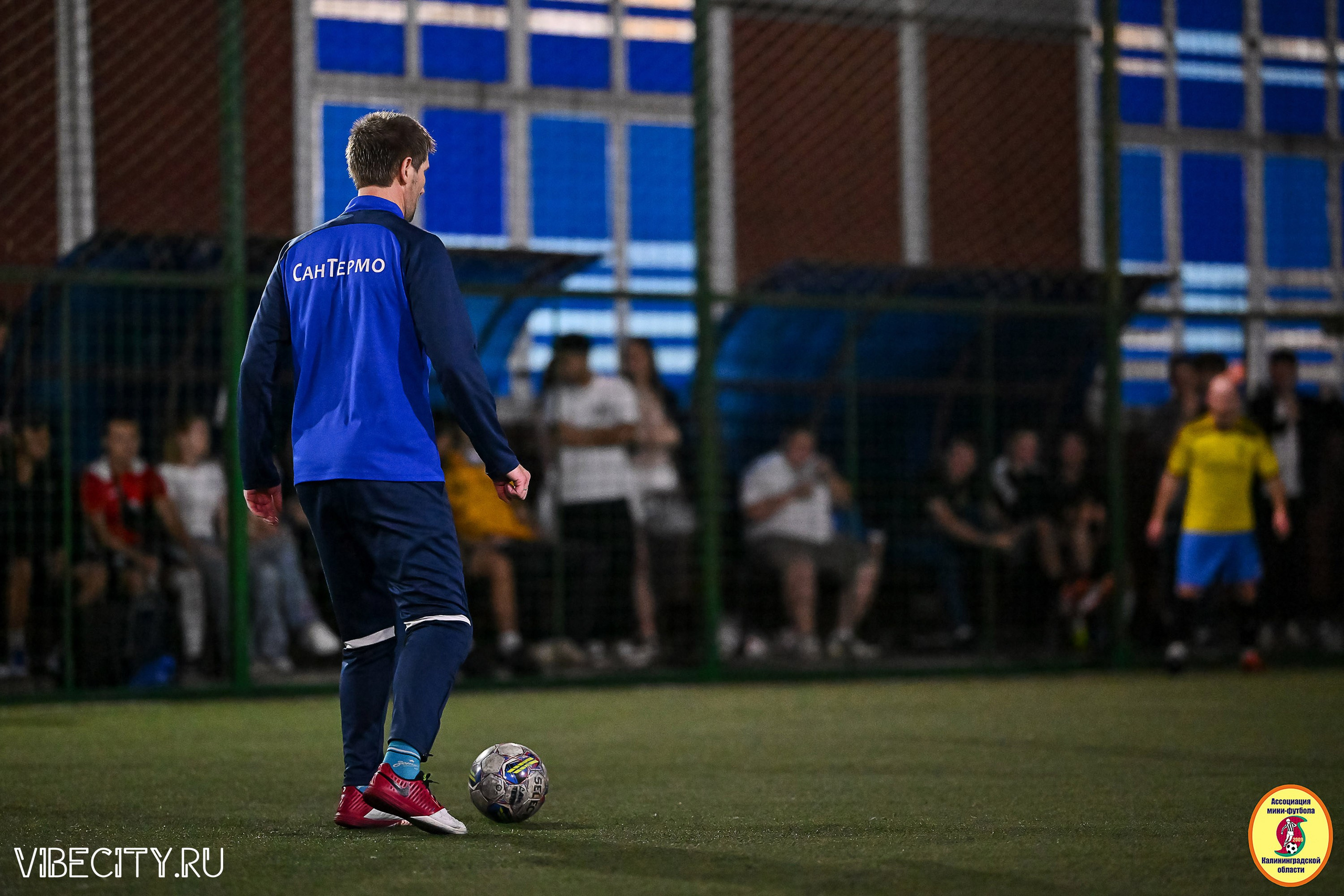 ФИНАЛЬНЫЕ ИГРЫ КУБКА МИНИ-ФУТБОЛЬНОЙ ЛИГИ И КУБКА КОРПОРАТИВНОЙ МФЛ 2025. VIBECITY.RU Вайб Сити Ру Фоторепортажи Фотоотчеты Калининград
