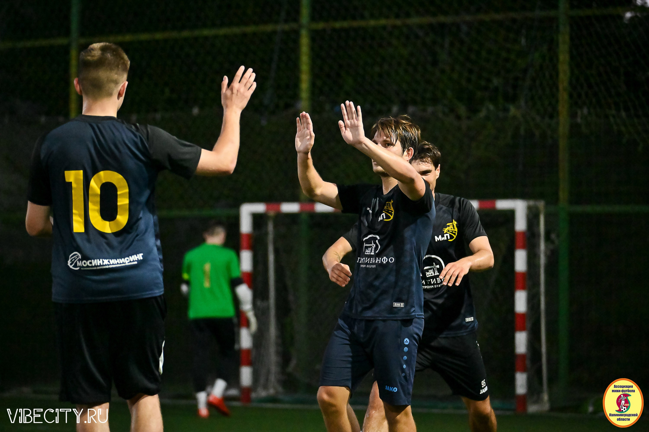 ФИНАЛЬНЫЕ ИГРЫ КУБКА МИНИ-ФУТБОЛЬНОЙ ЛИГИ И КУБКА КОРПОРАТИВНОЙ МФЛ 2025. VIBECITY.RU Вайб Сити Ру Фоторепортажи Фотоотчеты Калининград