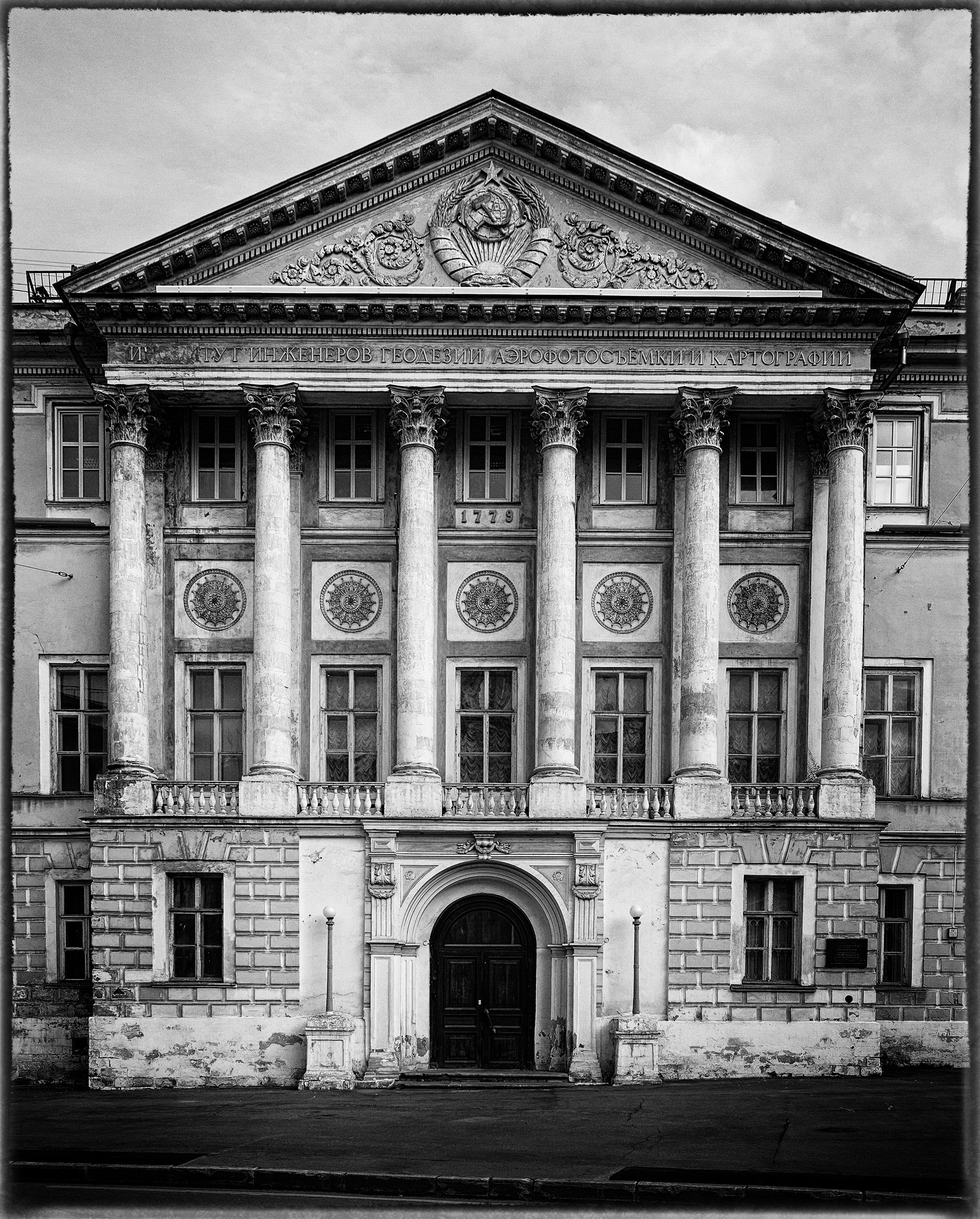 Фотографии сделанные на улицах городов. Профессиональный фотограф Игорь Пискарев в Москве. Студийная и выездная съёмка. Портретная и предметная съёмка. Авторская фотография