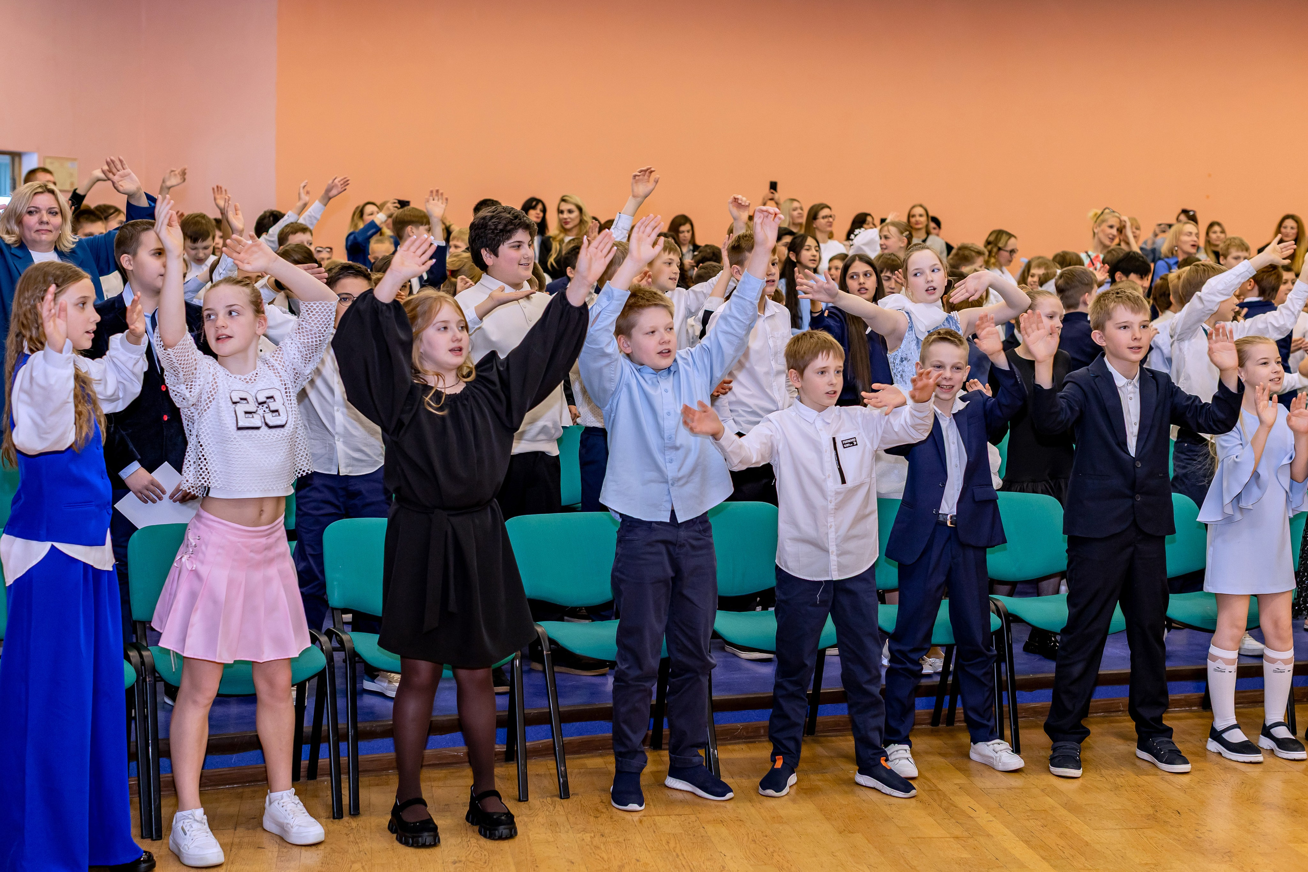 Выпускной праздник в начальной школе. Фотограф и видеограф Москва. Свадебный фотограф, видеограф. Выпускные альбомы. Оживающие альбомы