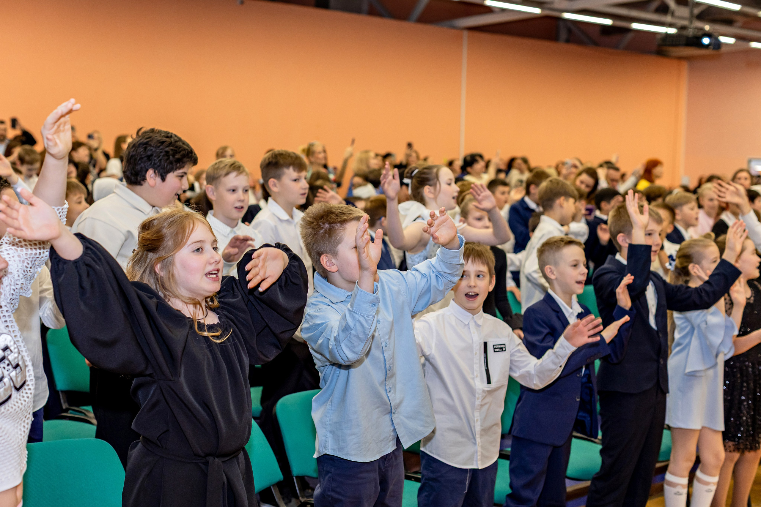 Выпускной праздник в начальной школе. Фотограф и видеограф Москва. Свадебный фотограф, видеограф. Выпускные альбомы. Оживающие альбомы