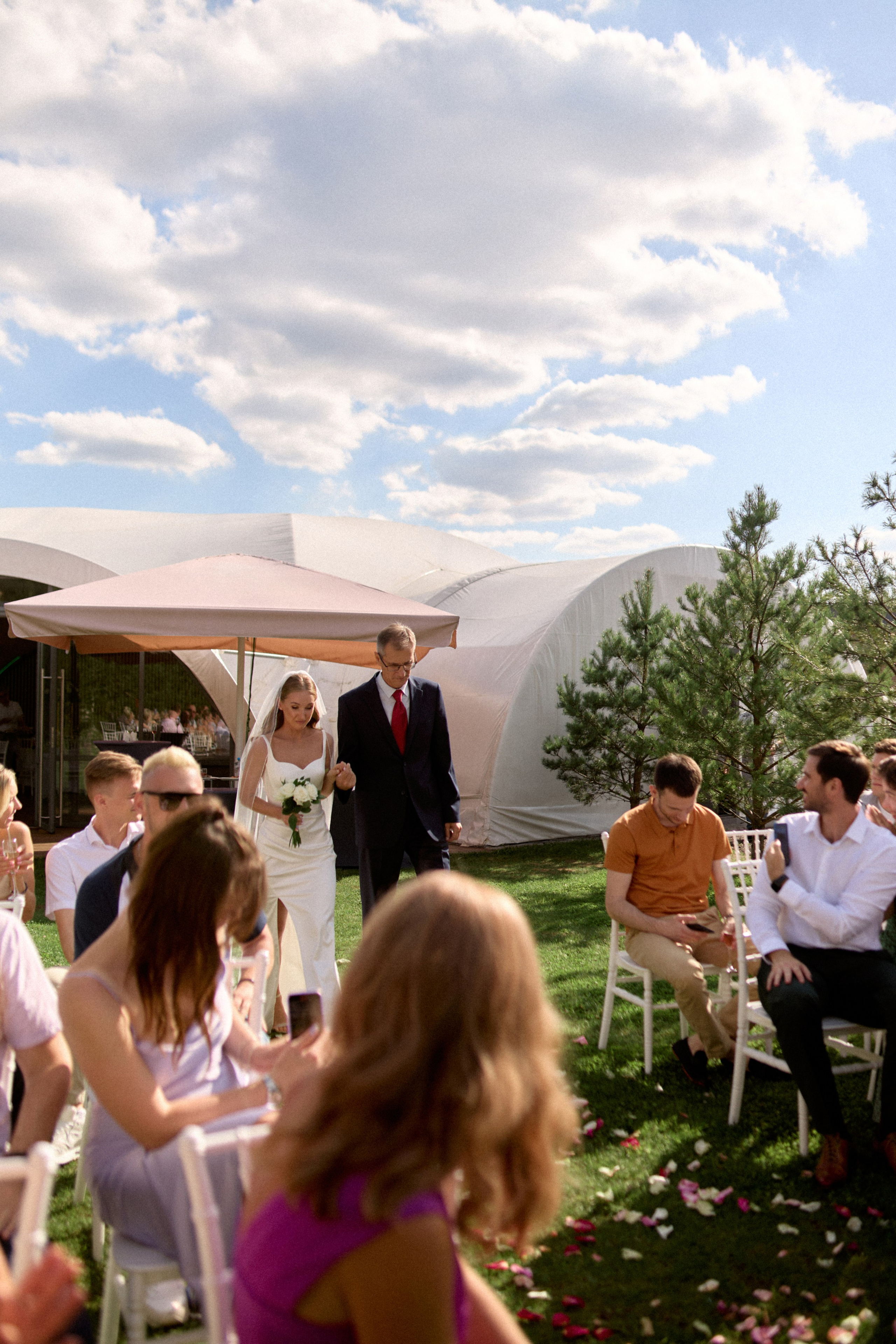 Выездная свадебная фотосессия. Сестры Карабаза. Фотографы и ретушеры в Москве и Санкт-Петербурге