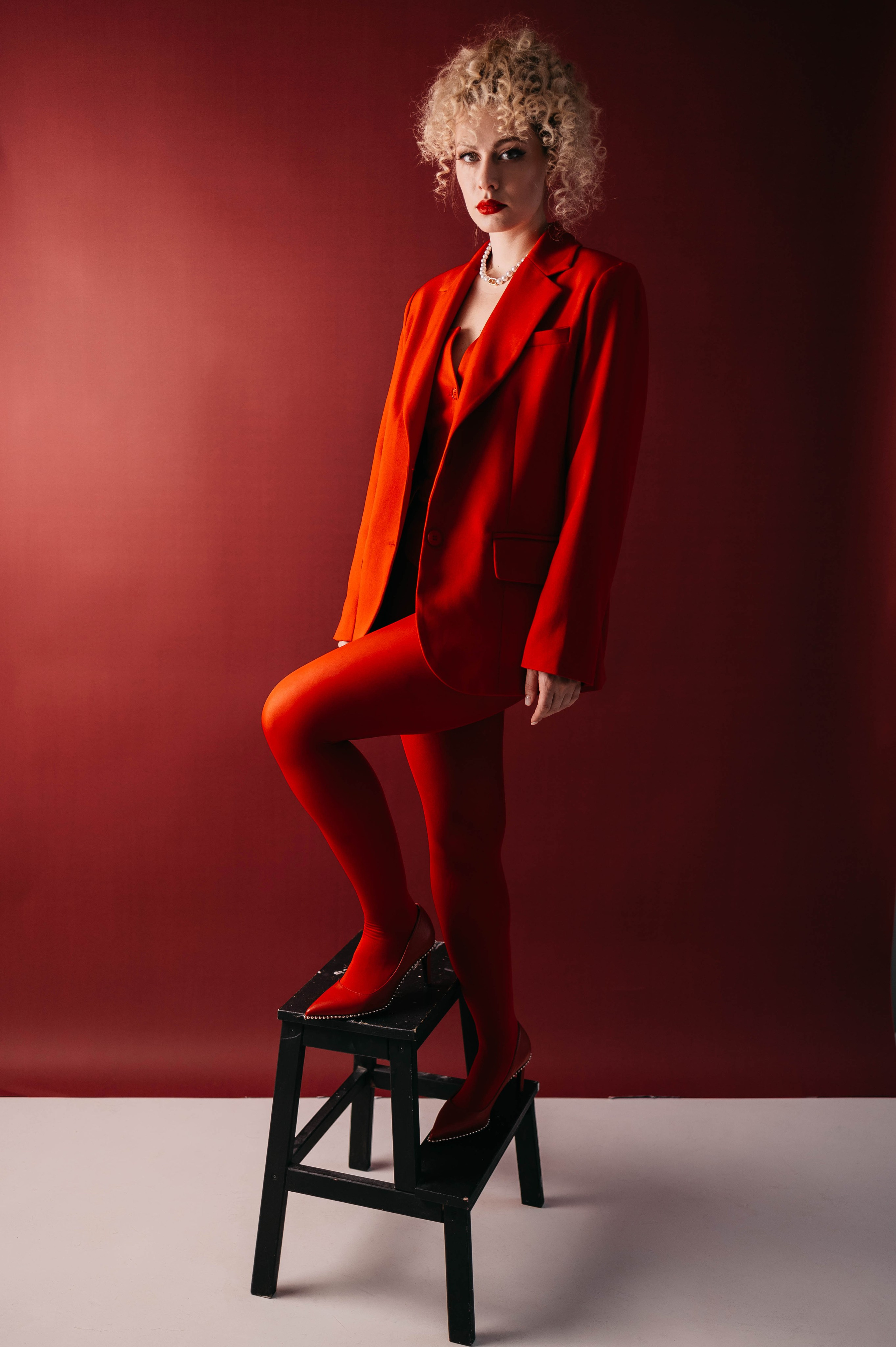 Ира в красном. Фотостудия Cute_photostudio в Твери. Фотограф в Твери Лагодная Яна