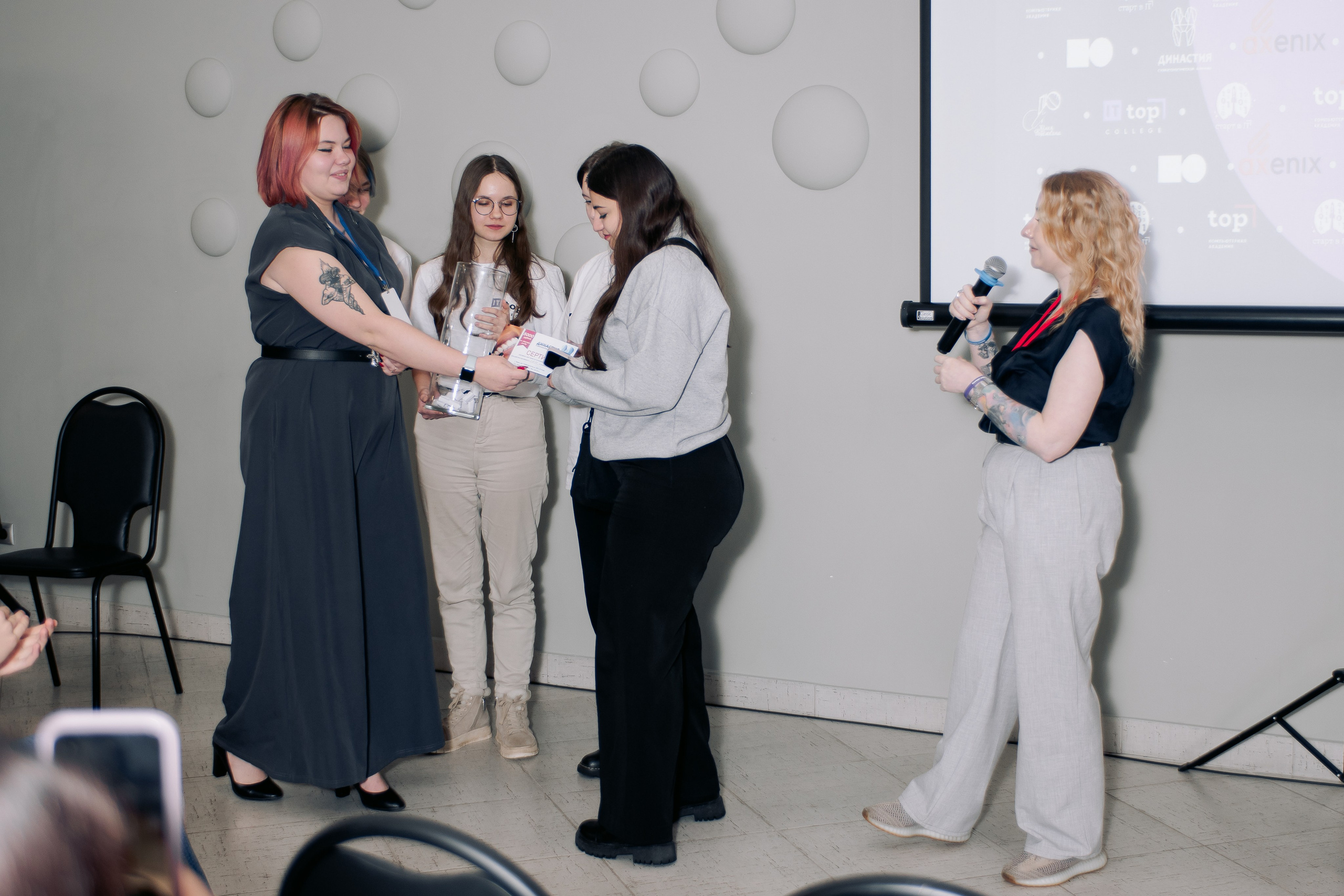 It-конференция компьютерной академии Топ. Фотограф в Твери Дементьева Анастасия