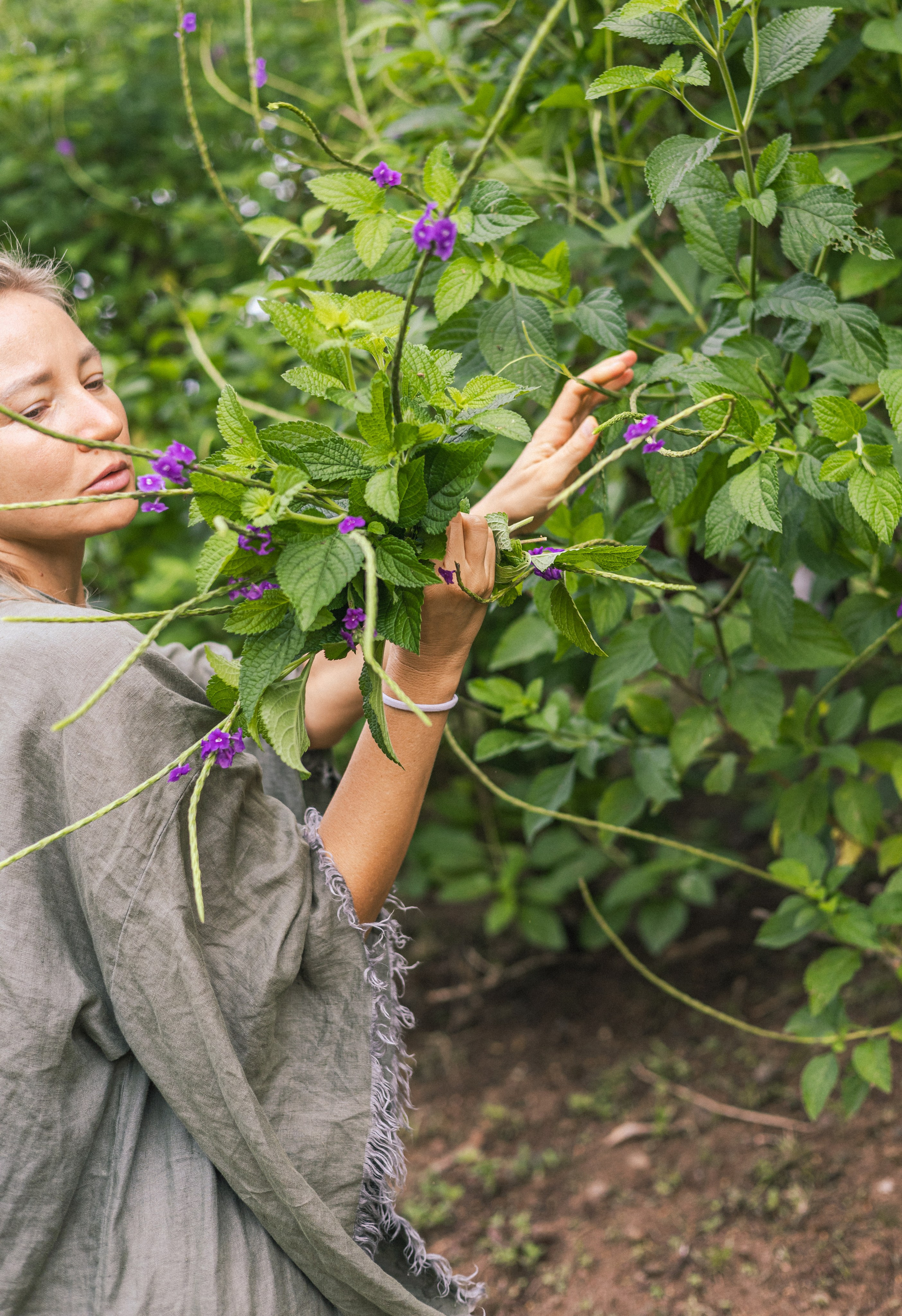 Nana sacral therapy master. Family, portrait, content photo in Costa Rica Evgeniya Besprozvannykh