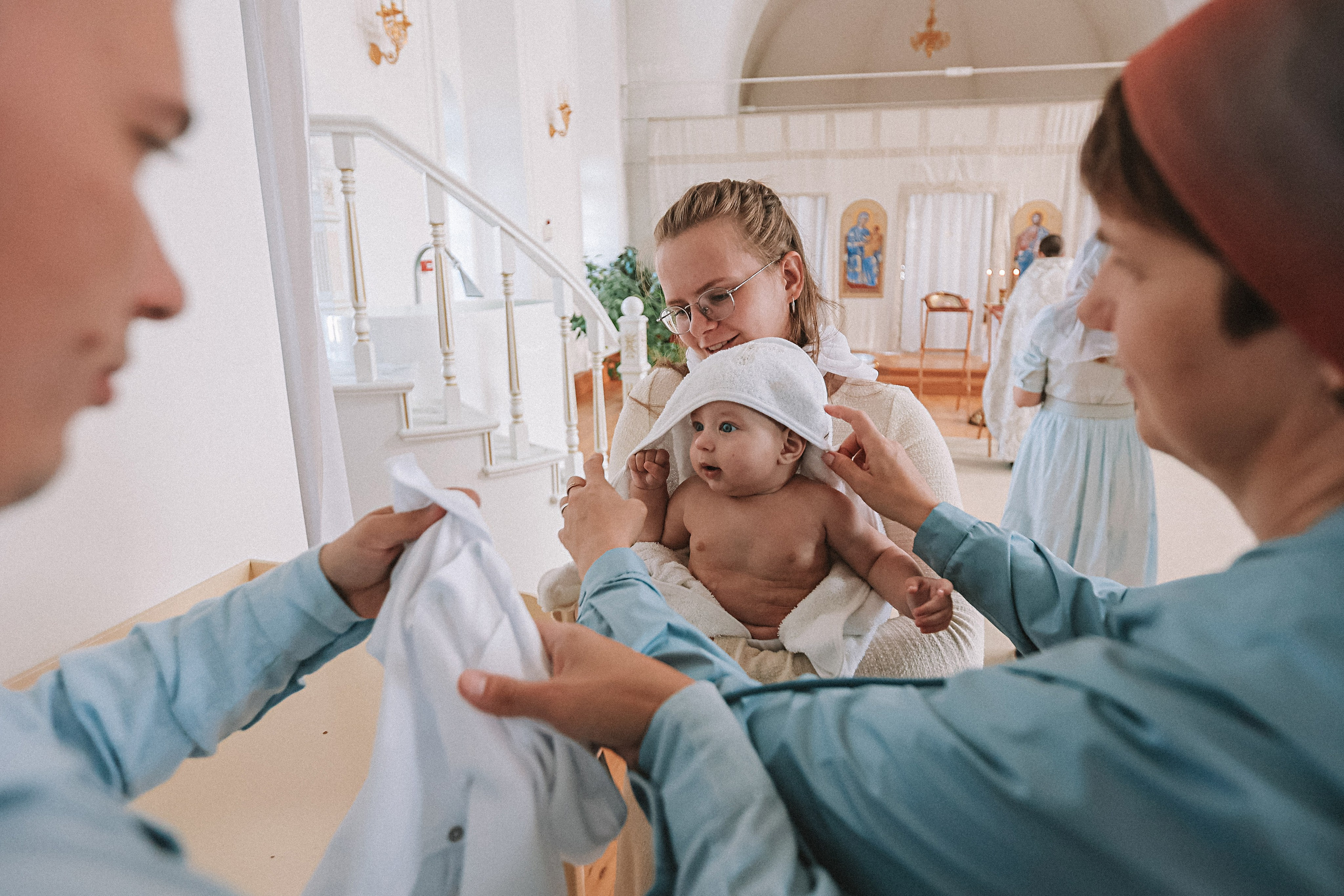Крещение церковь около моста влюбленных. Семейный фотограф Тюмень, фотограф на роды Салмина Мария