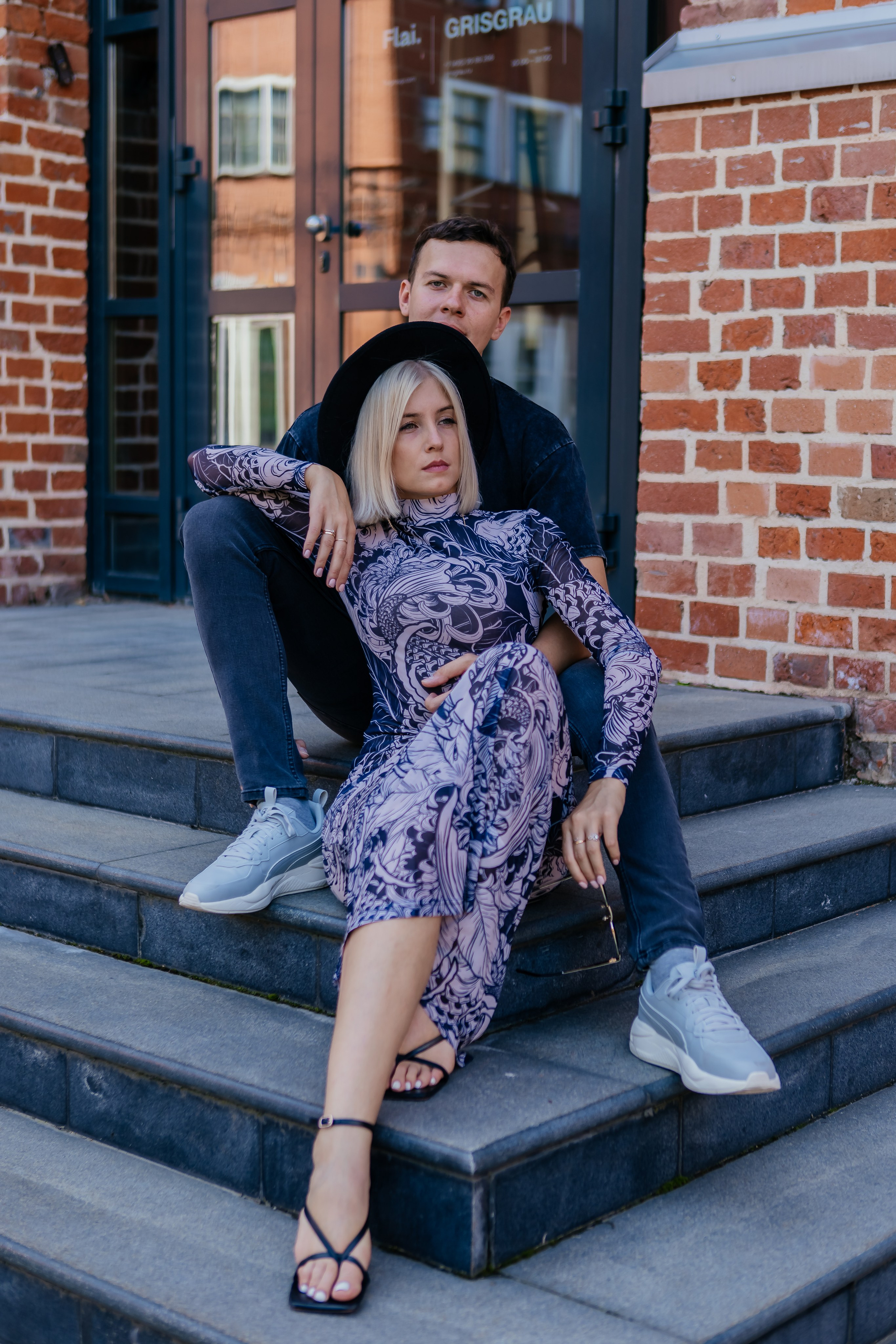 Фотопрогулка влюбленных среди современной архитектуры завода «Арма». Свадебный фотограф в Москве