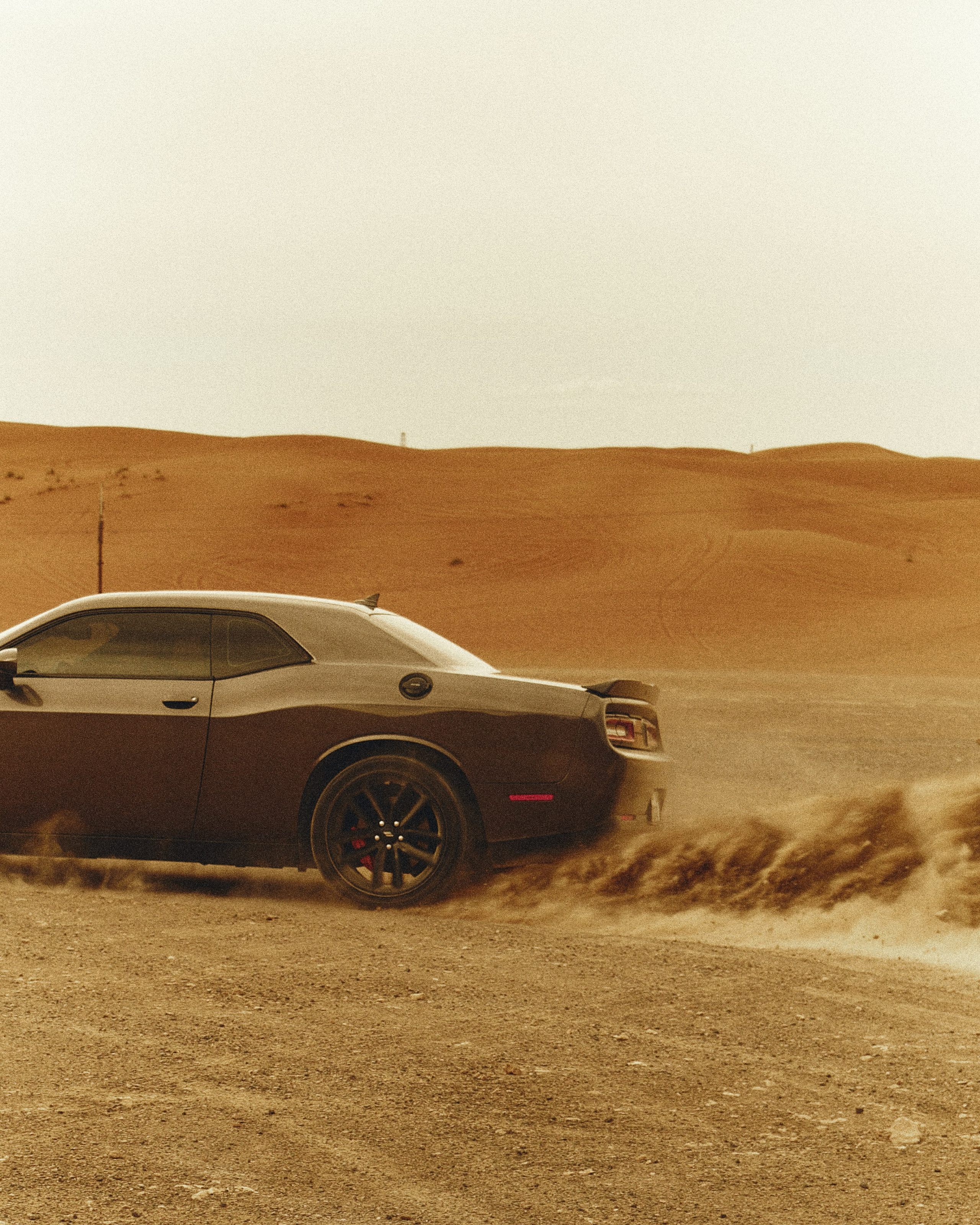 DODGE. NOIZOMAX Художественный фотограф в Дубай