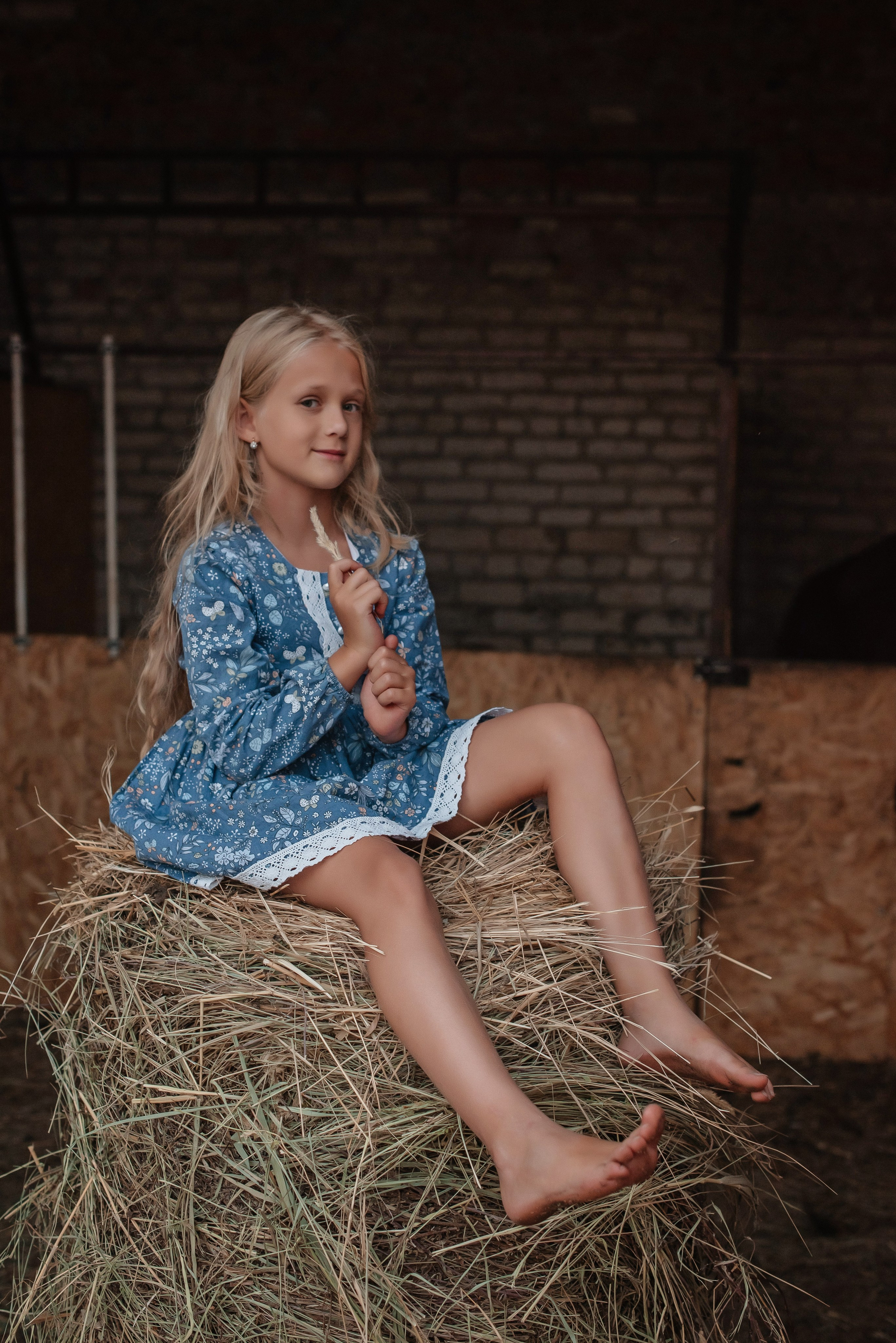 Яна с лошадью. Детский и семейный фотограф выпускной альбом Приморско-Ахтарск