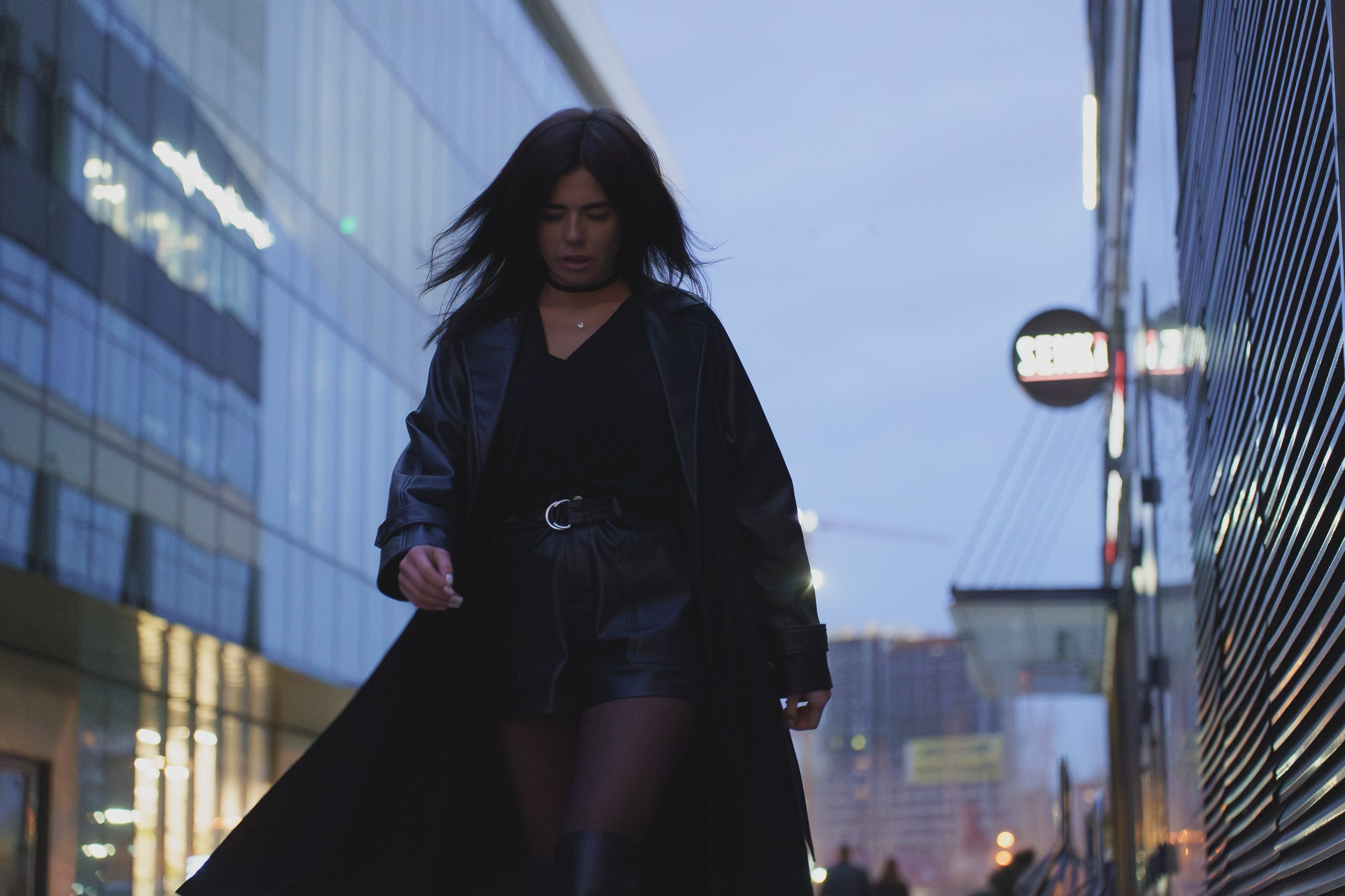 Ночной город в кадре: портретная фотосессия для блогера | Фотограф Екатеринбург