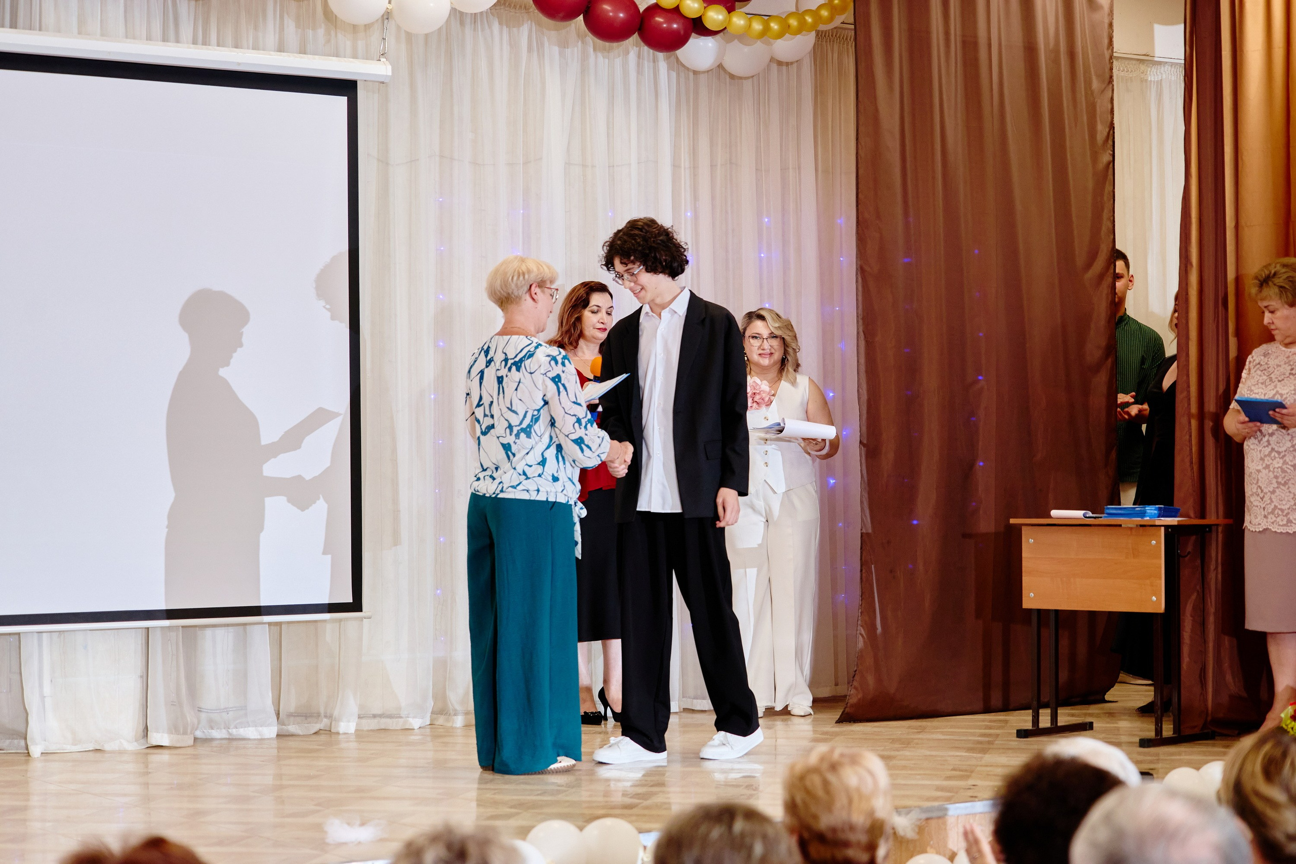 Выпускной 35 Сош. Фотограф Выпускные альбомы Таганрог Сергей Коробченко