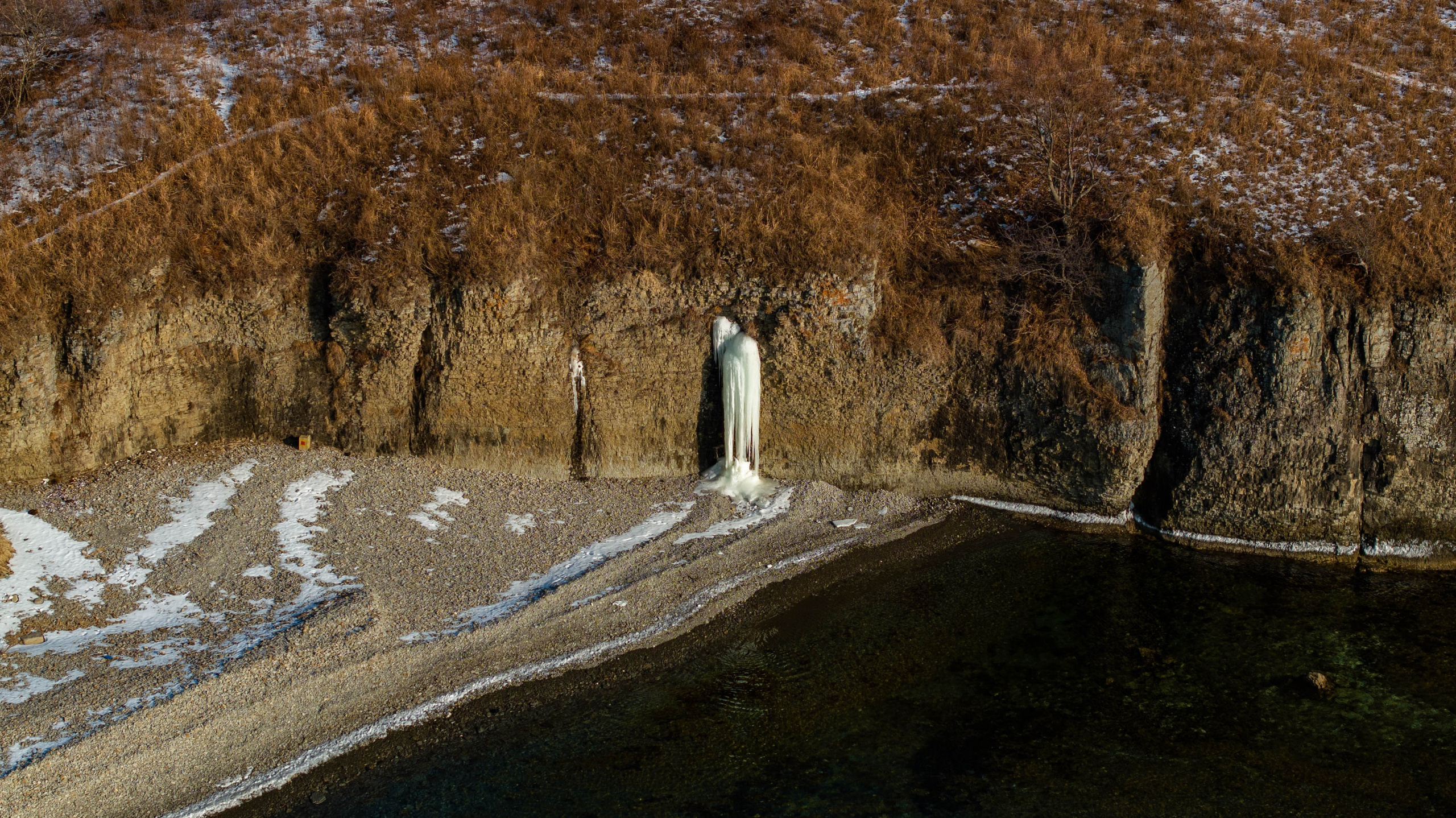 Кекур Пьющий верблюд. Турист оптимист