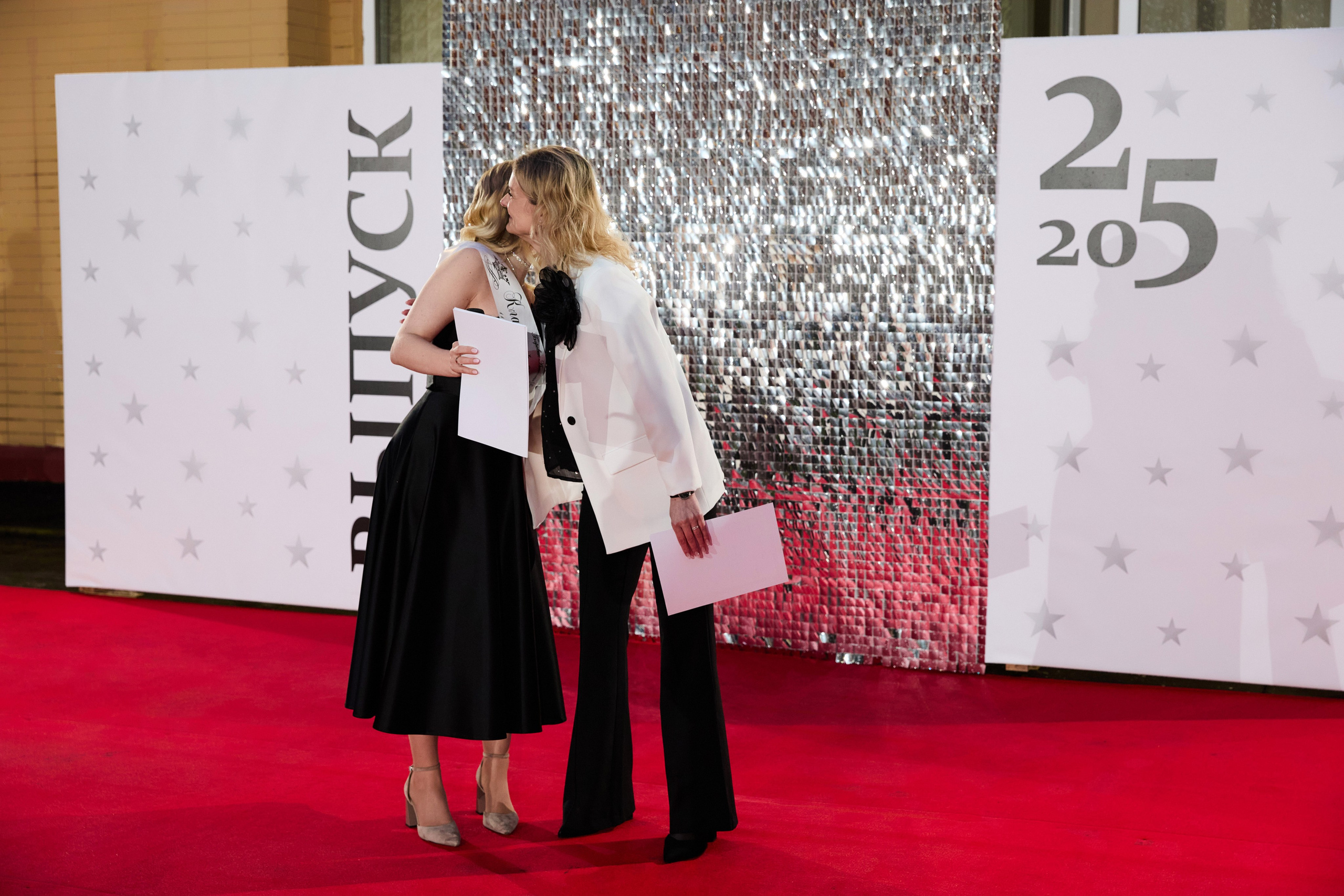 Выпускной 11 класс. Свадебная, репортажная фотосъемка и видеосъемка в Минске. Илья и Юлия Ширмановы. Фотограф | Видеограф | Минск