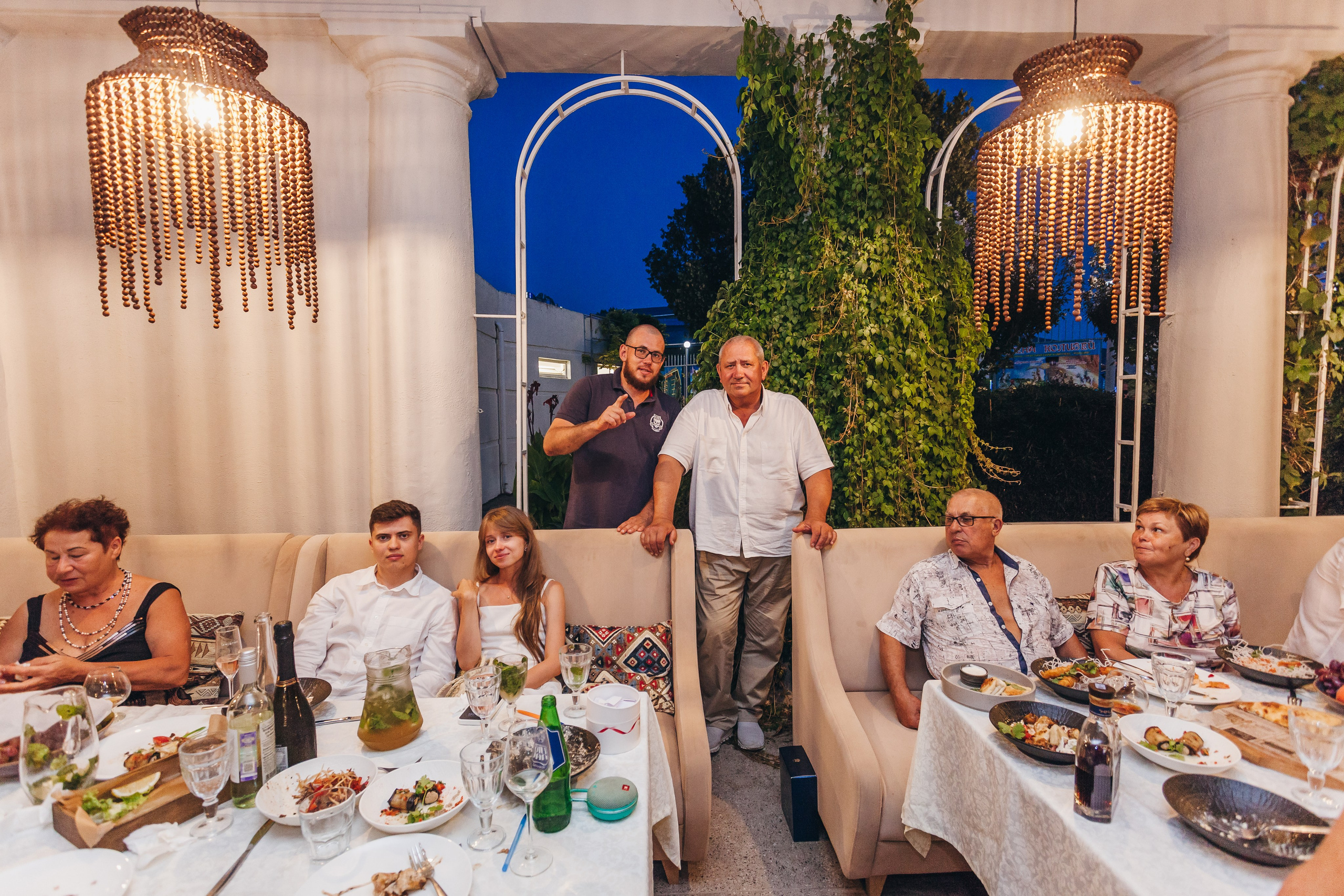 День рождение в уютном ресторане. Фотограф Денис Денисов