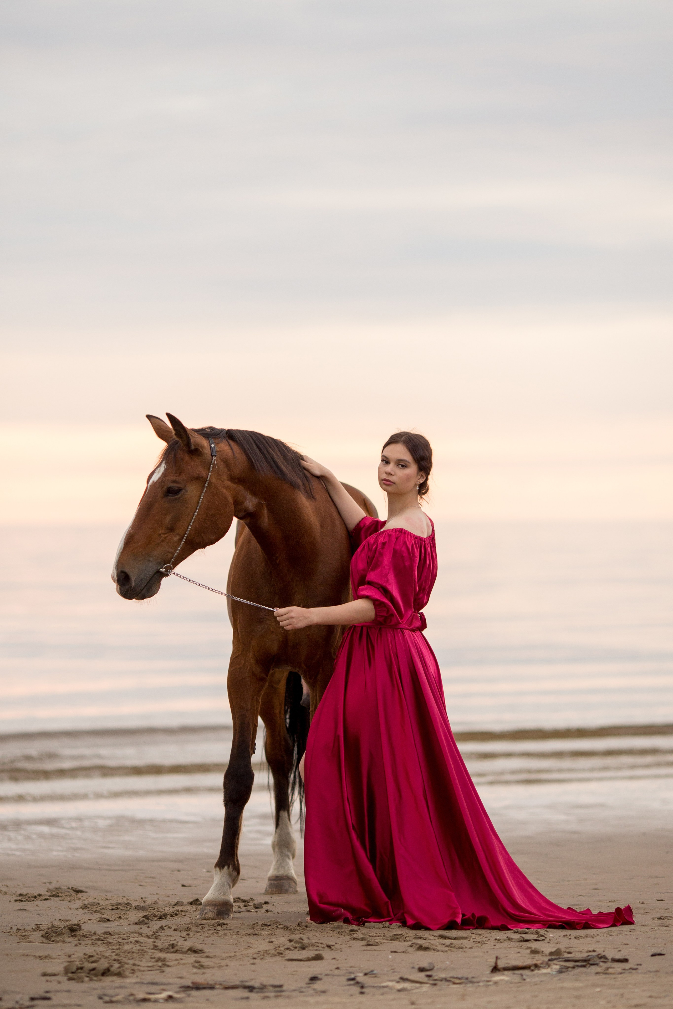 Фотосессия с лошадью на закате у моря