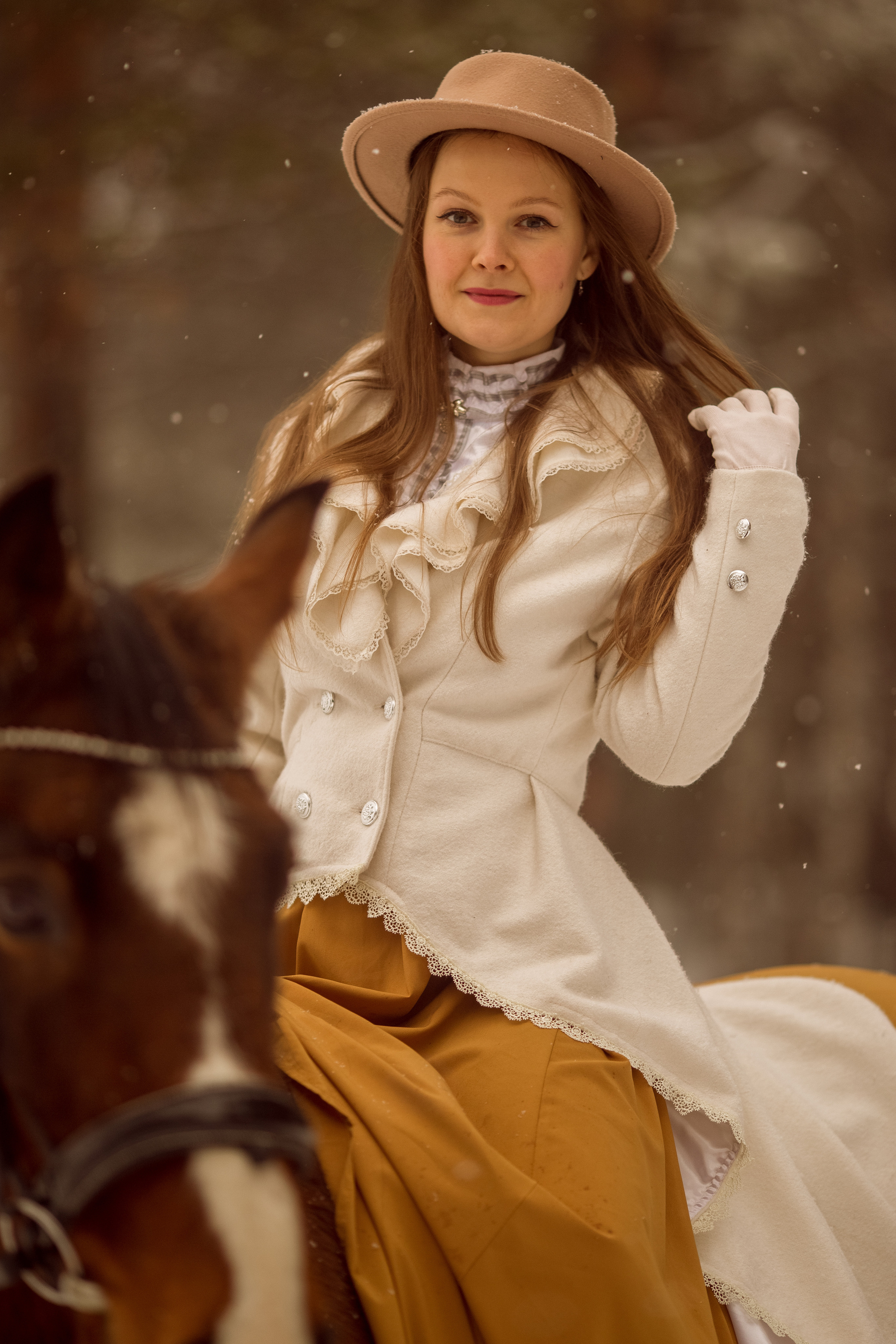 Фотосессия с лошадью и борзой