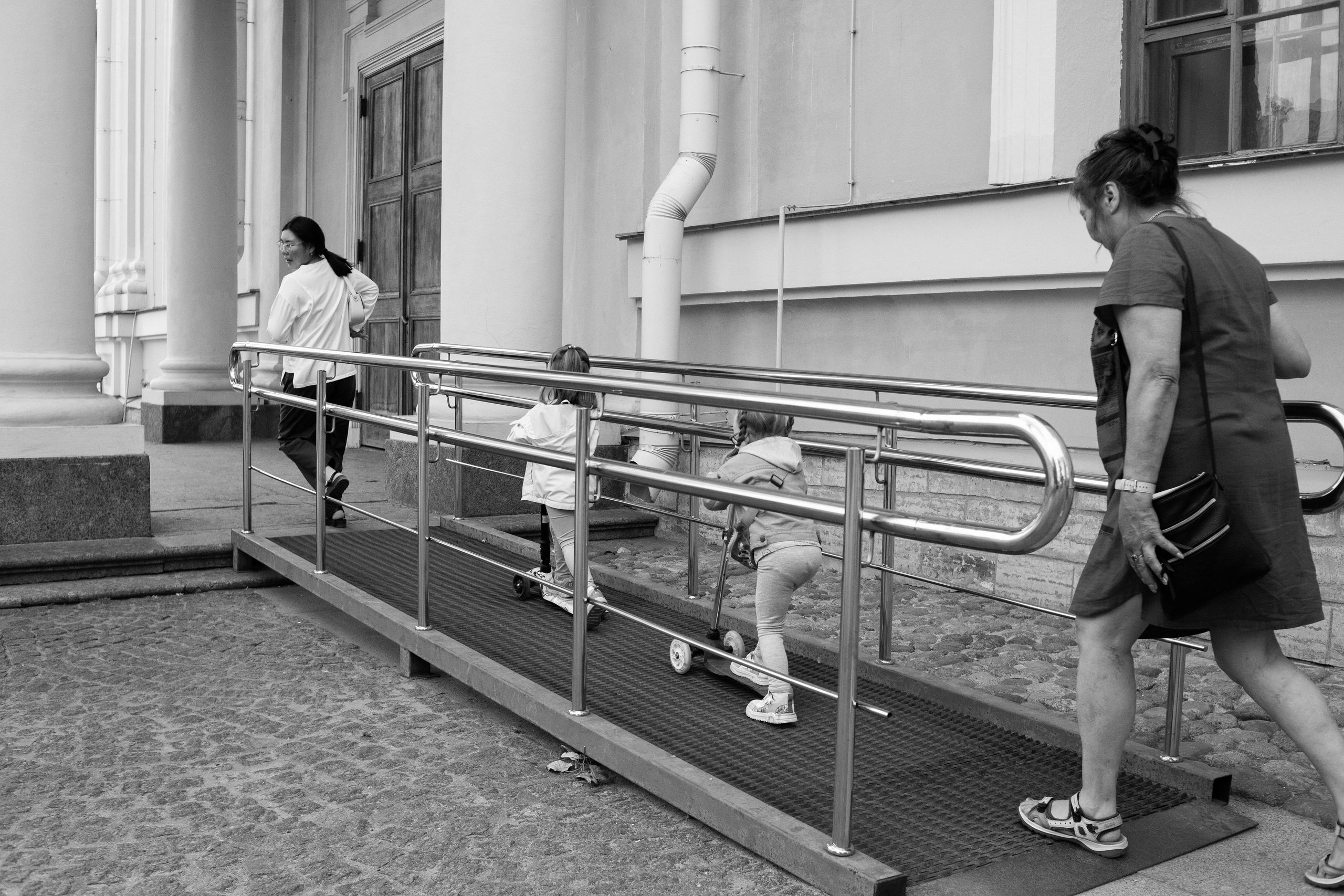 Алиса и Кристина. Детский и семейный фотограф в Челябинске Логинова Валерия